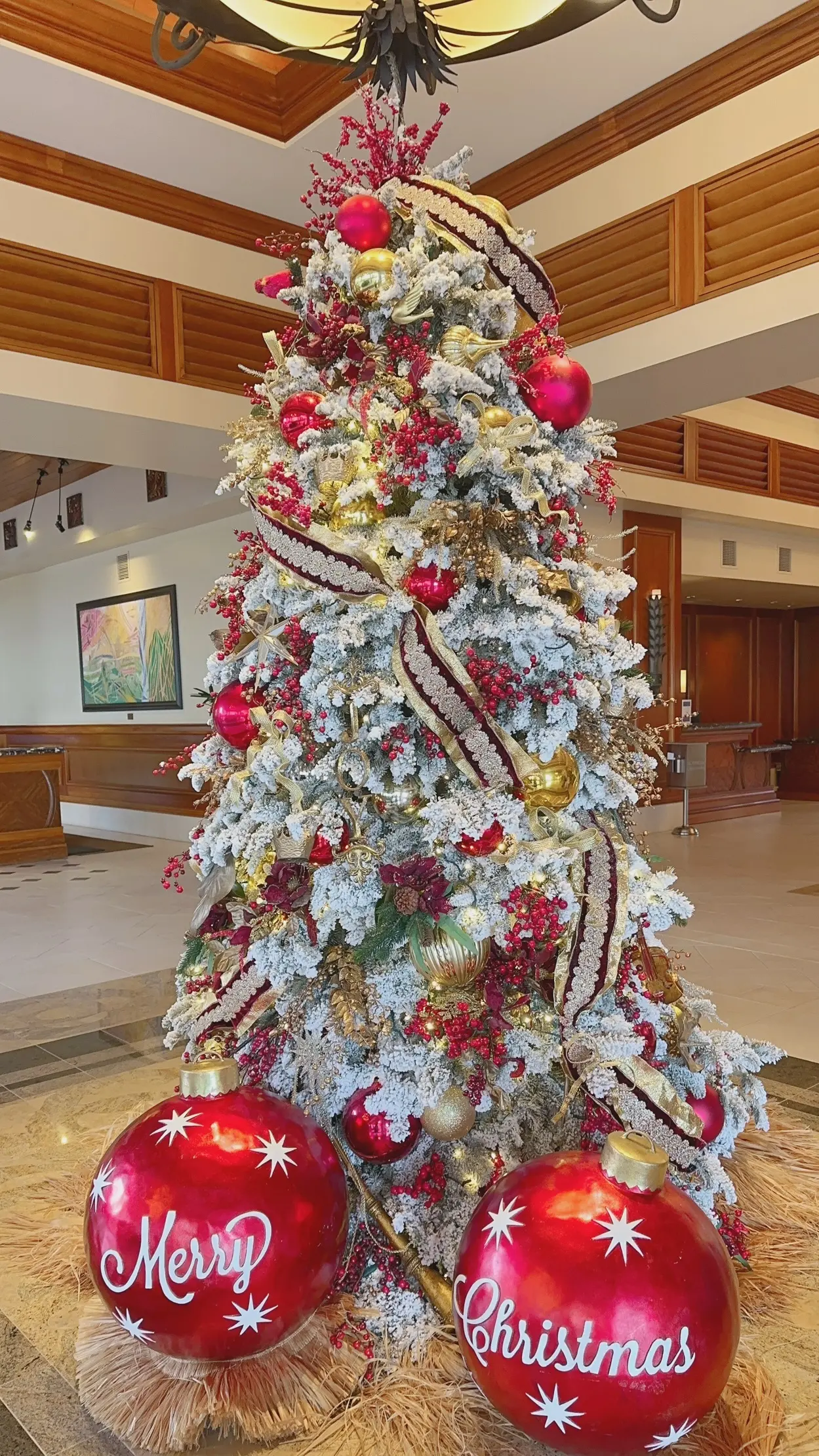 ヒルトングランドワイキキアン内のクリスマスツリー