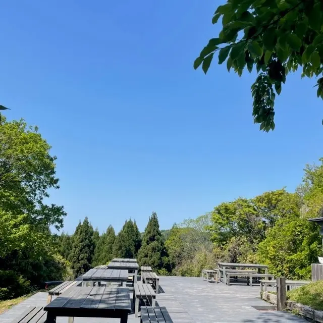 富山県のワイナリー「セイズファーム」のテラスカフェ