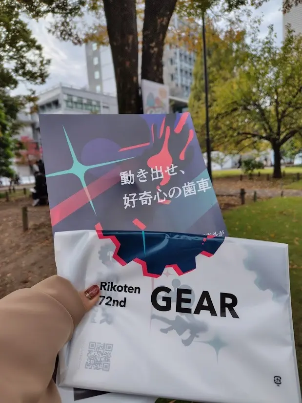 定番ユニクロコーデで、キャンパスをフラリ_1_2-1