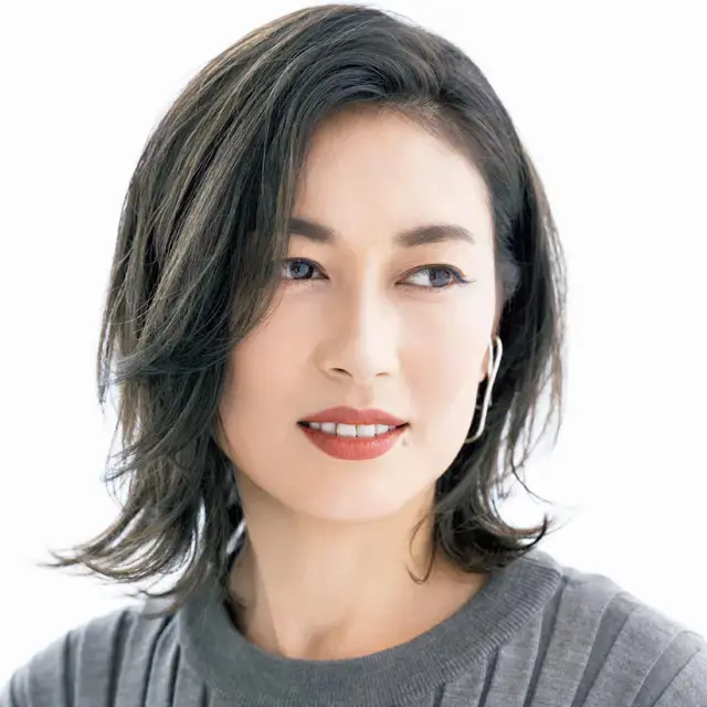 フォルム×ハイライトで立体感を自然に演出した「くびれボブ」【50代髪型・ヘアスタイル】