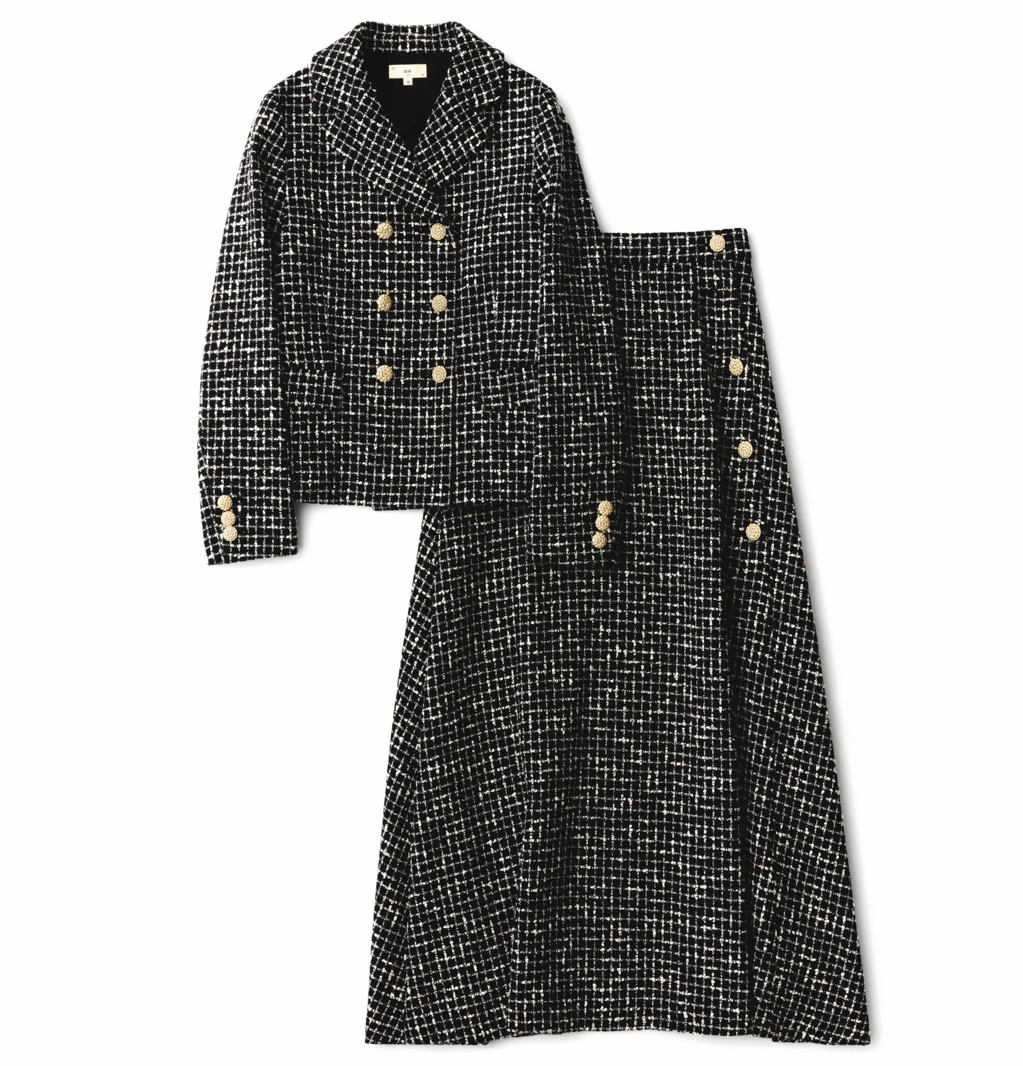 ツイードのセットアップは 華やぎも品格もパーフェクト　イタリア製の上質なツイードを使用したセットア ップは、大人の体を美しく見せる立体的なパターンも見事。＂MW＂ は、改まった席にふ さわしい品格服がそろう日本ブランド。ジャケット￥157,300・スカート￥121,000／ MW