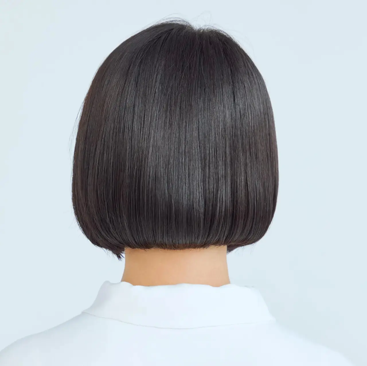 クールボブは、シースルーバングを味方につけてリッチ＆スタイリッシュに【50代髪型・ヘアスタイル】