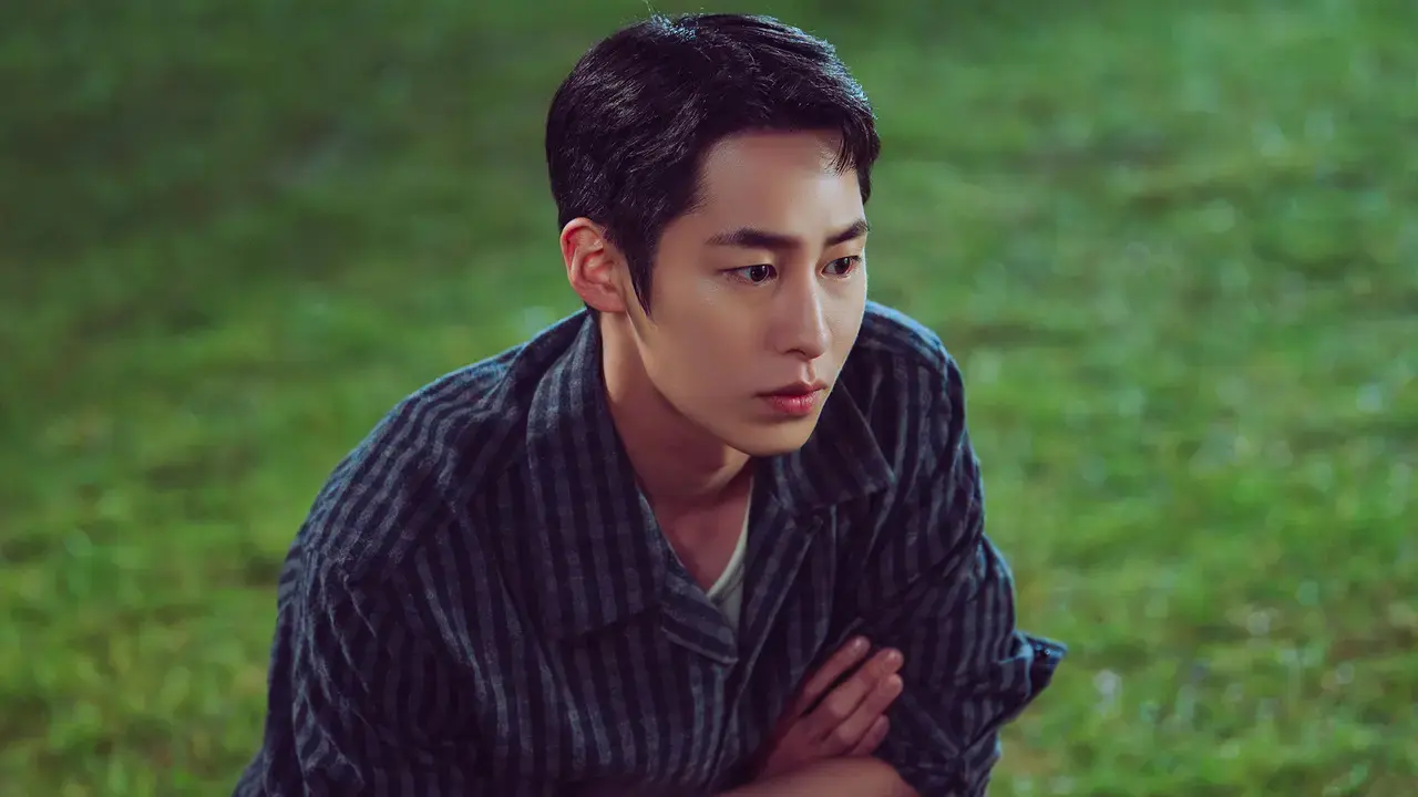 双子のドハとドヨンを一人二役で演じるのは、「偶然見つけたハル」「天気がよければ会いにゆきます」のイ・ジェウク。