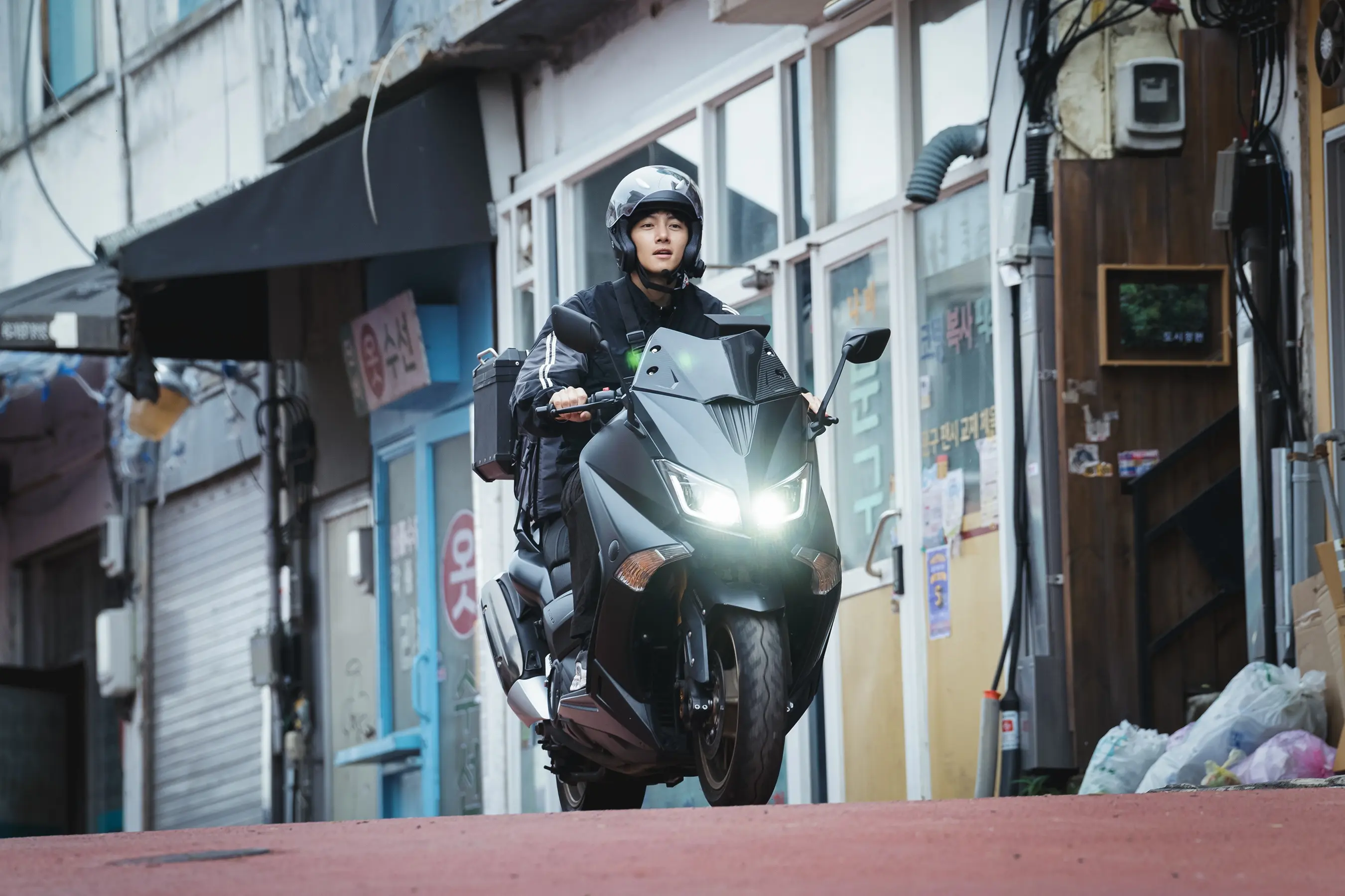 『捏造された都市』のチ・チャンウク