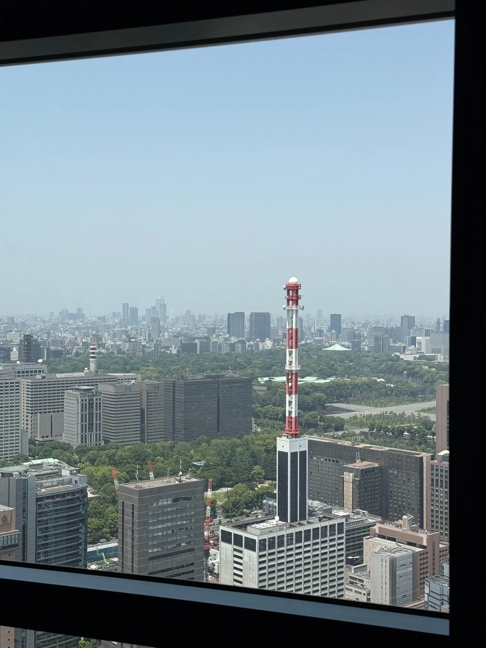 Prime42 steakhouse &amp; sky bar店内からの眺め、霞ヶ関、皇居