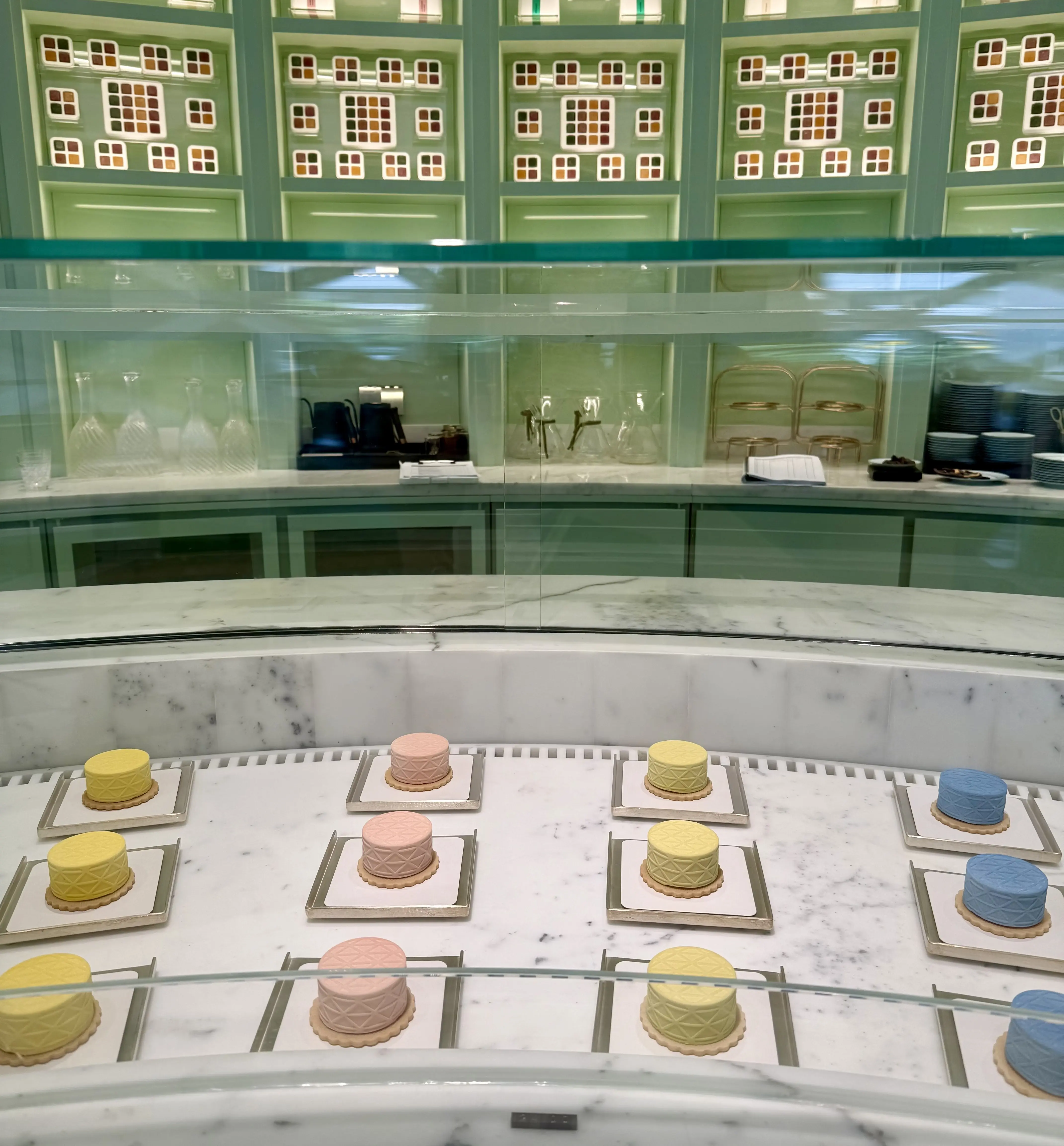 パステルカラーのケーキ