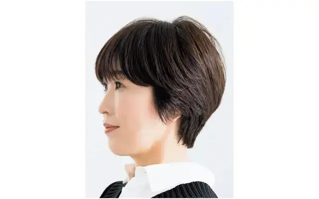 白長めの前髪がかわいらしい!大人のハンサムショートヘア