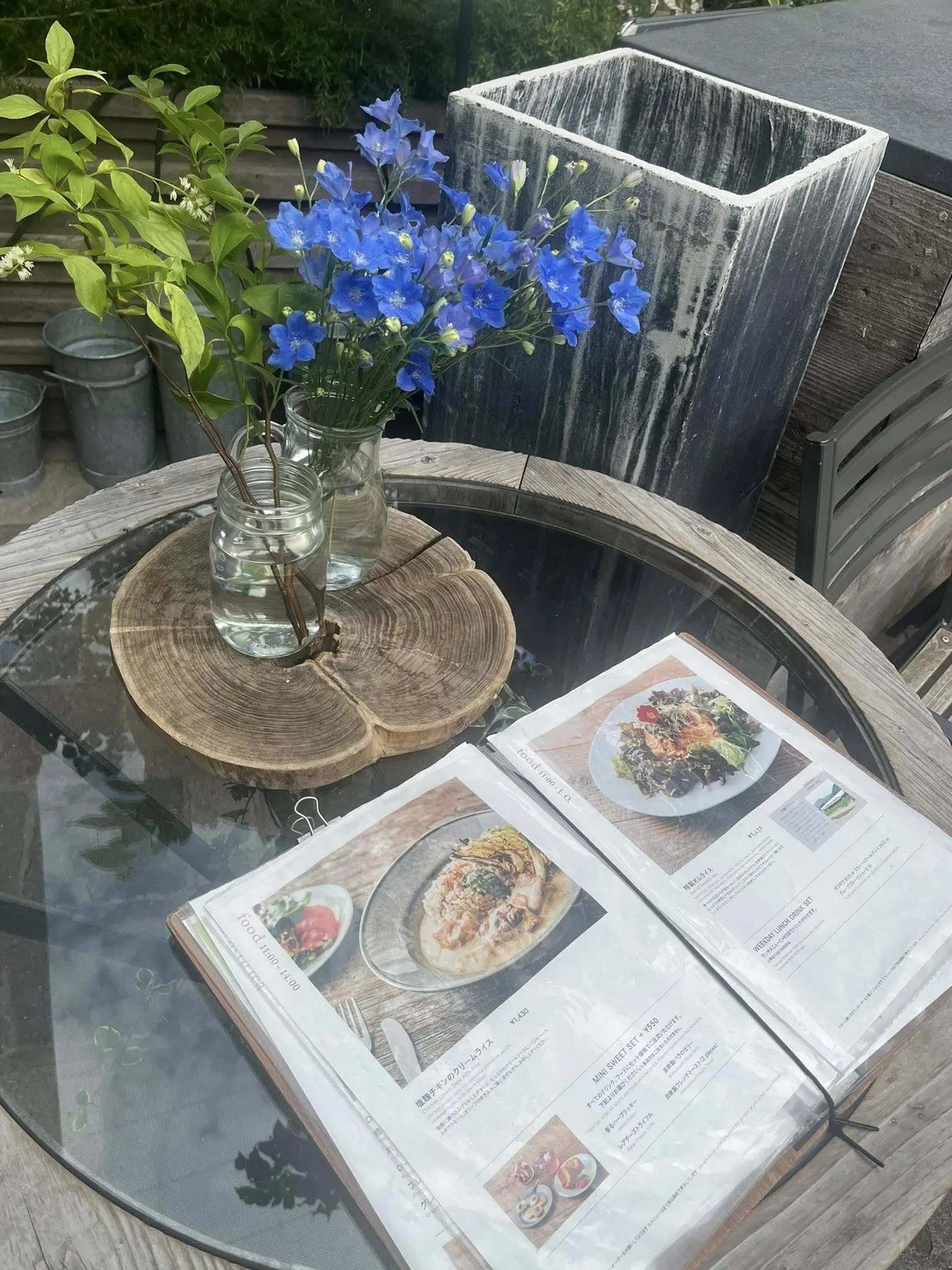 ブルーのお花に囲まれるカフェへ。_1_3-2