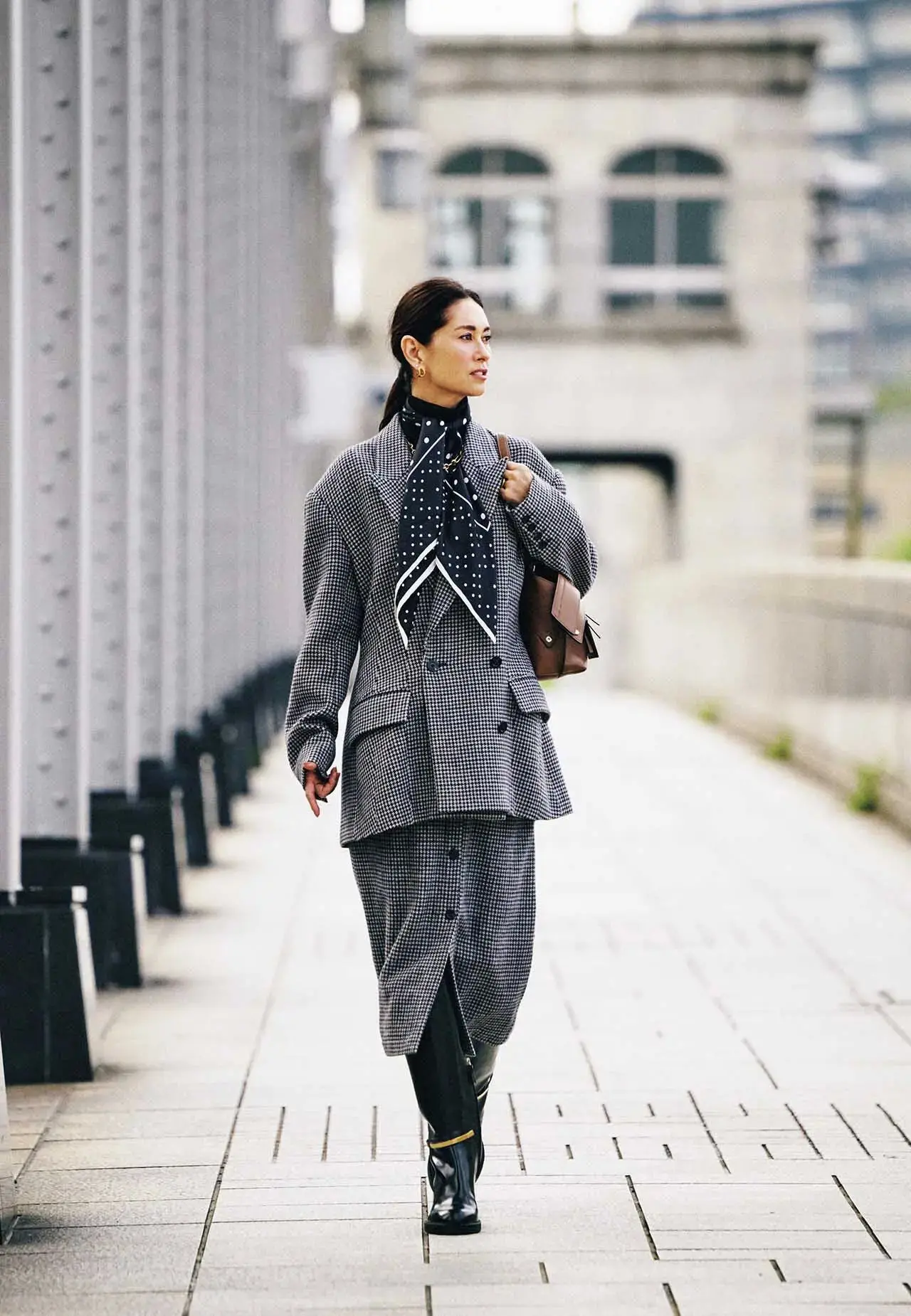 クラシカルなチェックジャケットをセットアップで“今”の装いに更新