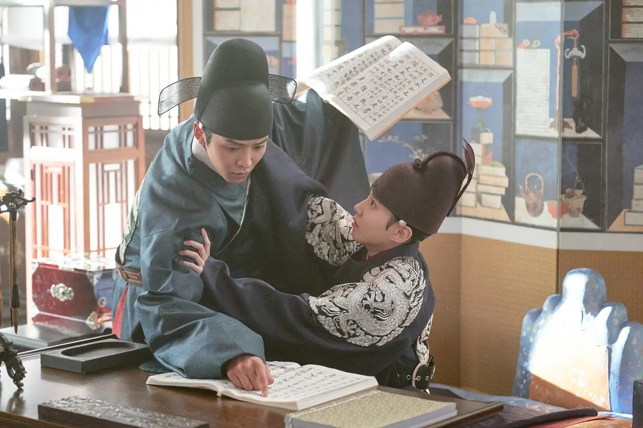 恋慕　ロウン　パク・ウンビン