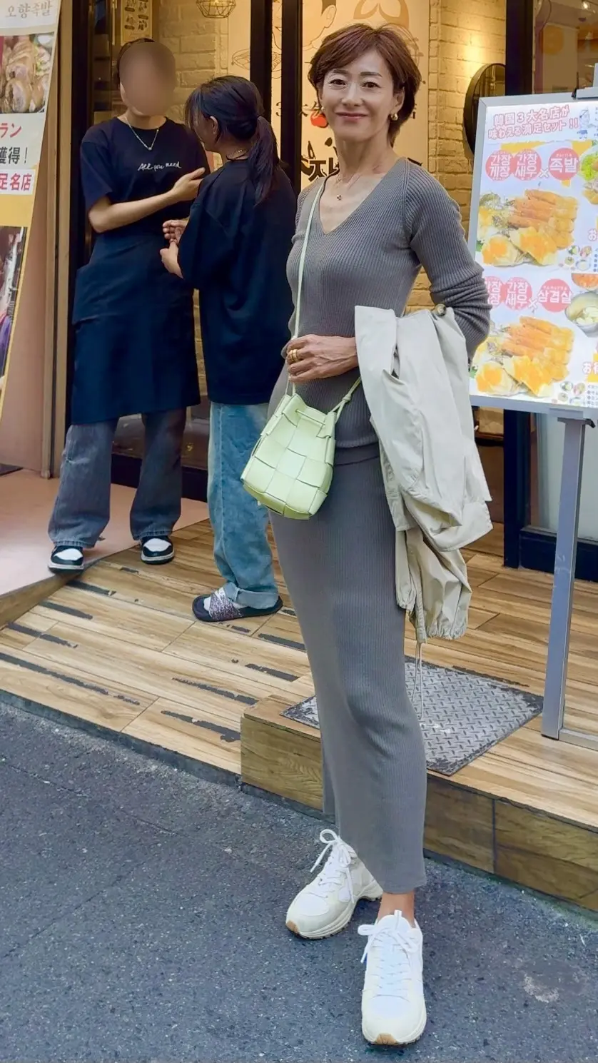 コーデの主役は春色バッグ！スカートとパンツで魅せる2wayお出かけスタイル_1_14
