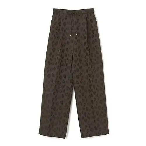 着回しがきく冬の柄パンツをスタッフの私服にコーディネートしてみました♪ 「E by eclat ・レオパードジャカードパンツ」【50代ファッション】_1_2