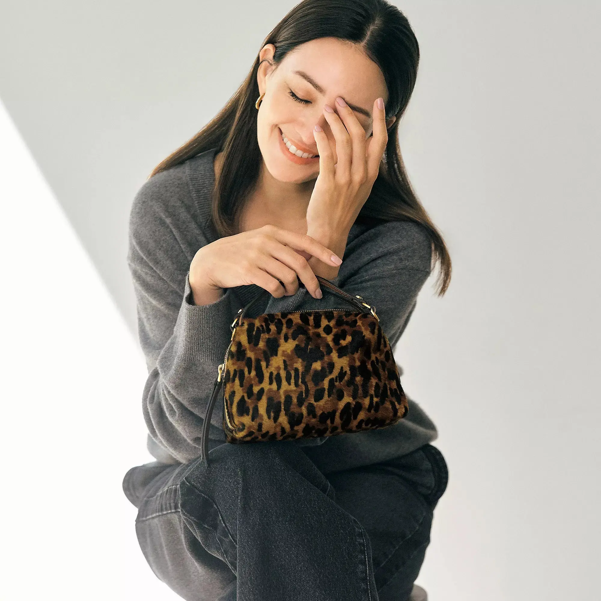 冬の装いに優雅なアクセントを添える新作バッグ「GIANNI CHIARINI」のアニマル柄バッグ“ALIFA S”_1_1