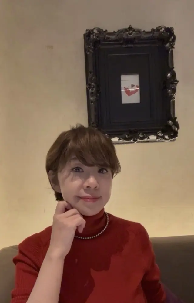 秋寒は無印良品の赤のトップスで温もりをチャージして、夜の丸の内へ_1_10