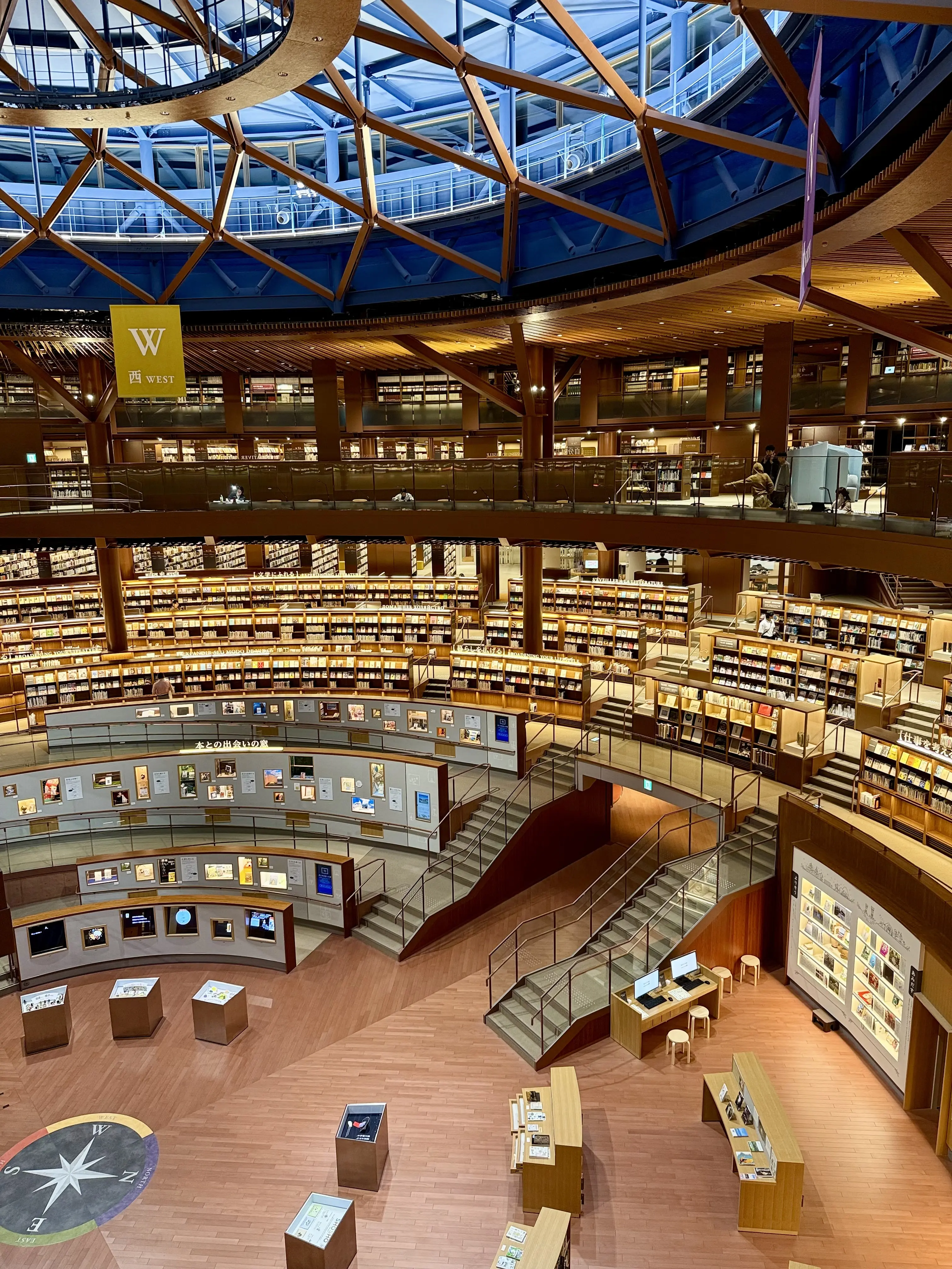 石川県　金沢市　金沢観光　石川県立図書館　建築美　金澤神社　金沢神社　石浦神社　神社巡り　白蛇龍神　白蛇　金沢観光スポット　