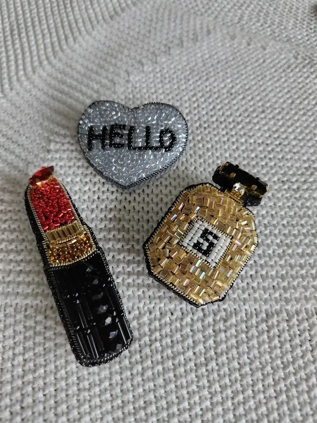 ビーズ刺繡ブローチ ハート 香水 口紅