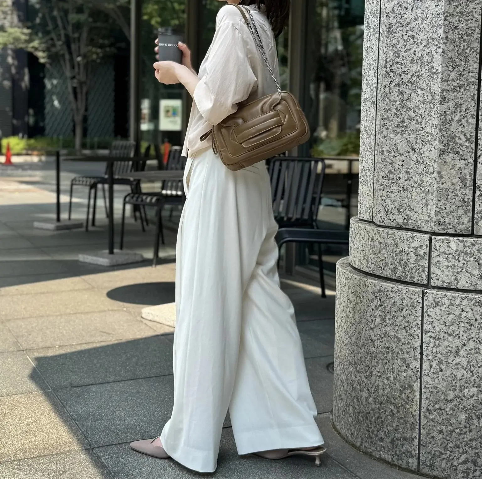 【50代パンツ】買えるのはエクラプレミアムだけ!究極のきれいめパンツでつくる品格コーデ10選_1_3