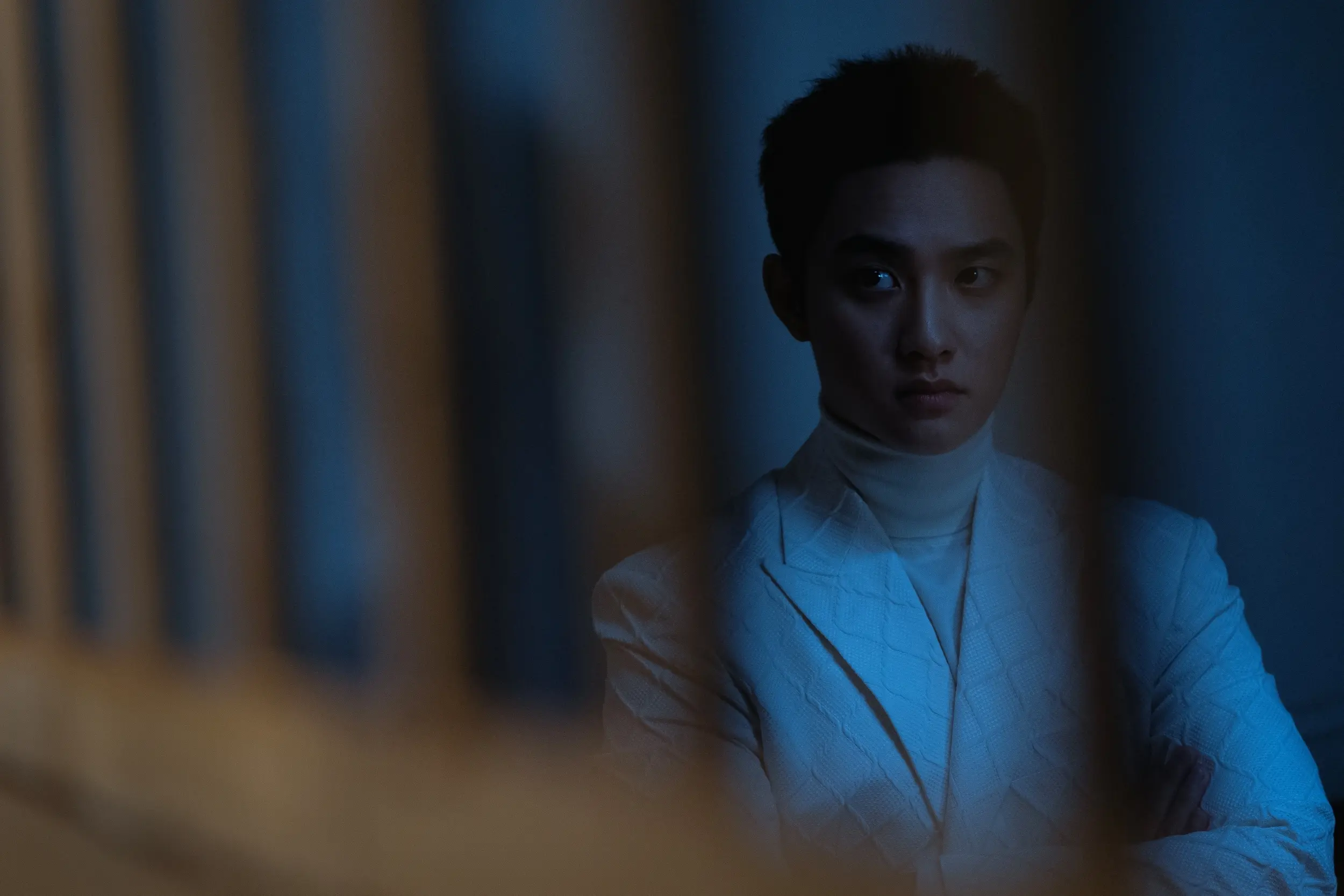 韓国ドラマ　新作　『捏造された都市』 ド・ギョンス　EXO D.O　劇中シーン　ディズニープラス スターで独占配信中  (C)2025 Disney and its related entities 