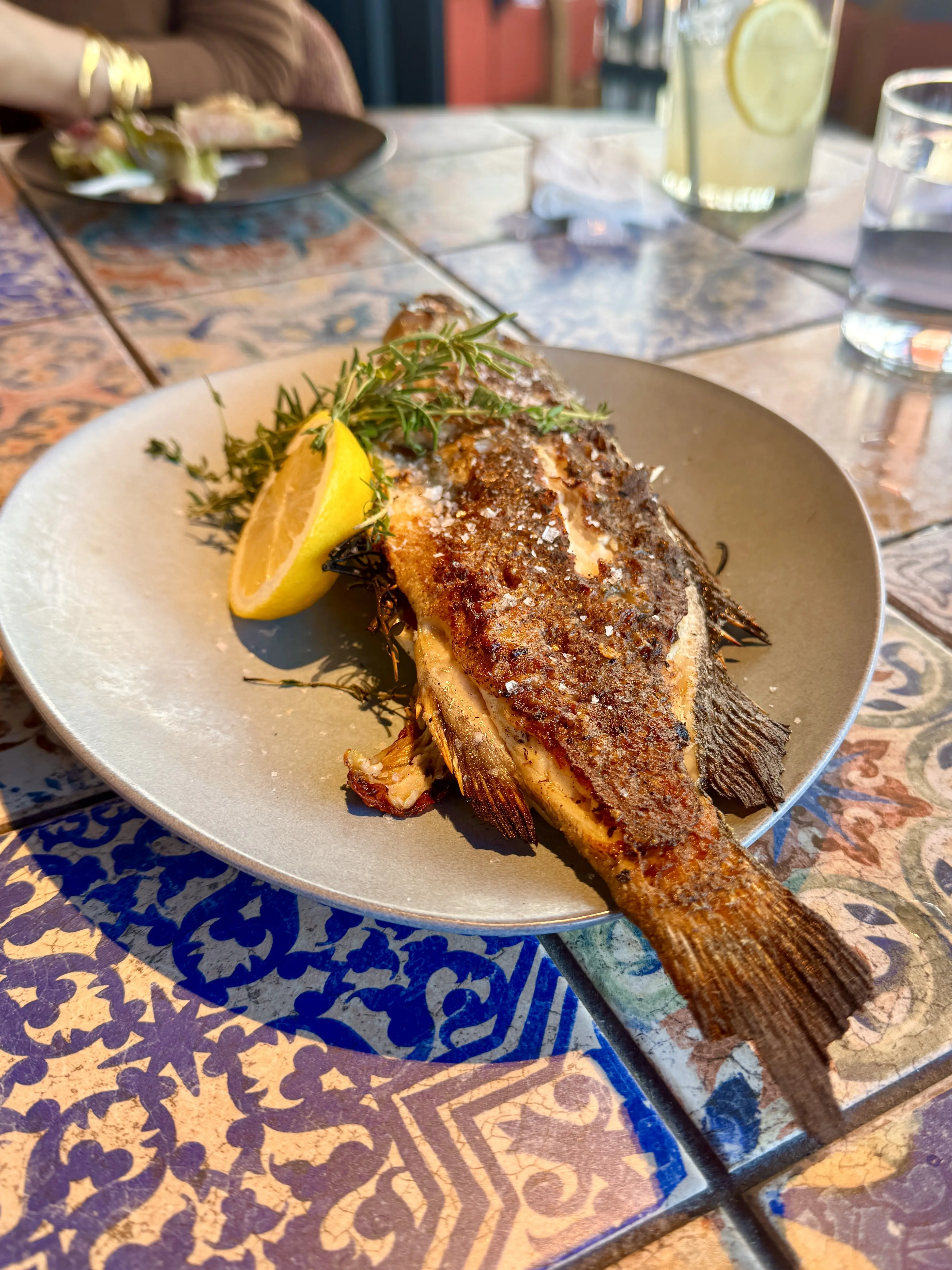 大人の「ピンク×キャメル」コーデ！華組メンバーと楽しむ横浜「Del Mar」ランチ_1_8