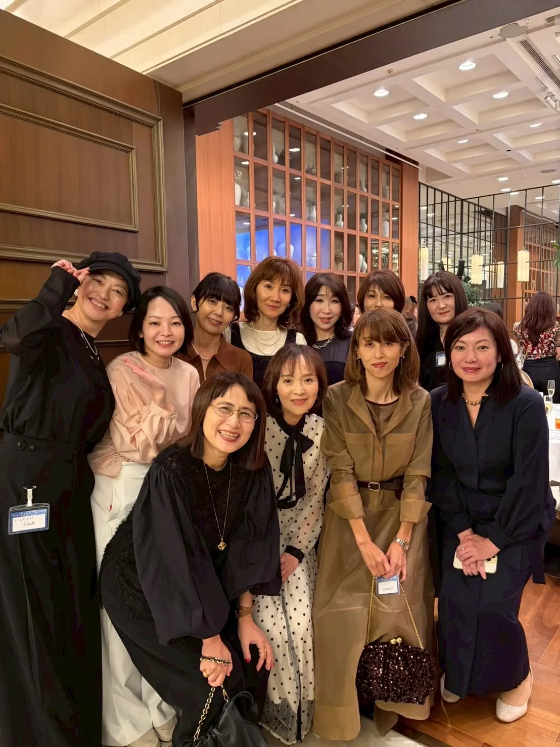 ソワレ・ドゥ・エクラ2025に参加したJマダムメンバーとエクラプレミアムの工藤さん、金持さん