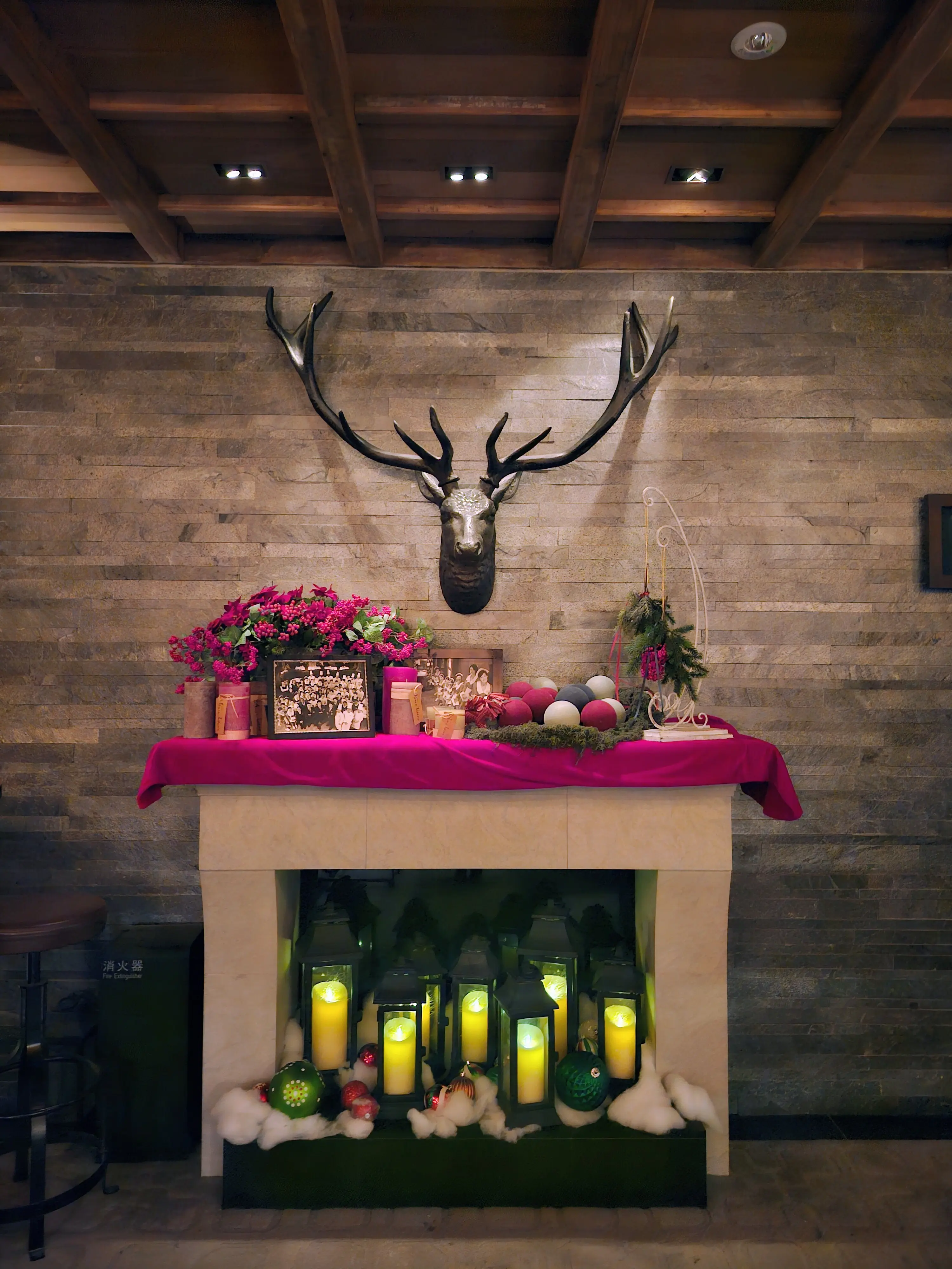 恵比寿ランチ、ウェスティンホテル東京、クリスマスツリー、恵比寿ガーデンプレイス、バカラ、シャンデリア、40代ファッション、ローストビーフ、ロウリーズ・ザ・プライムリブ、イルミネーション、サラダビュッフェ、デザートビュッフェ