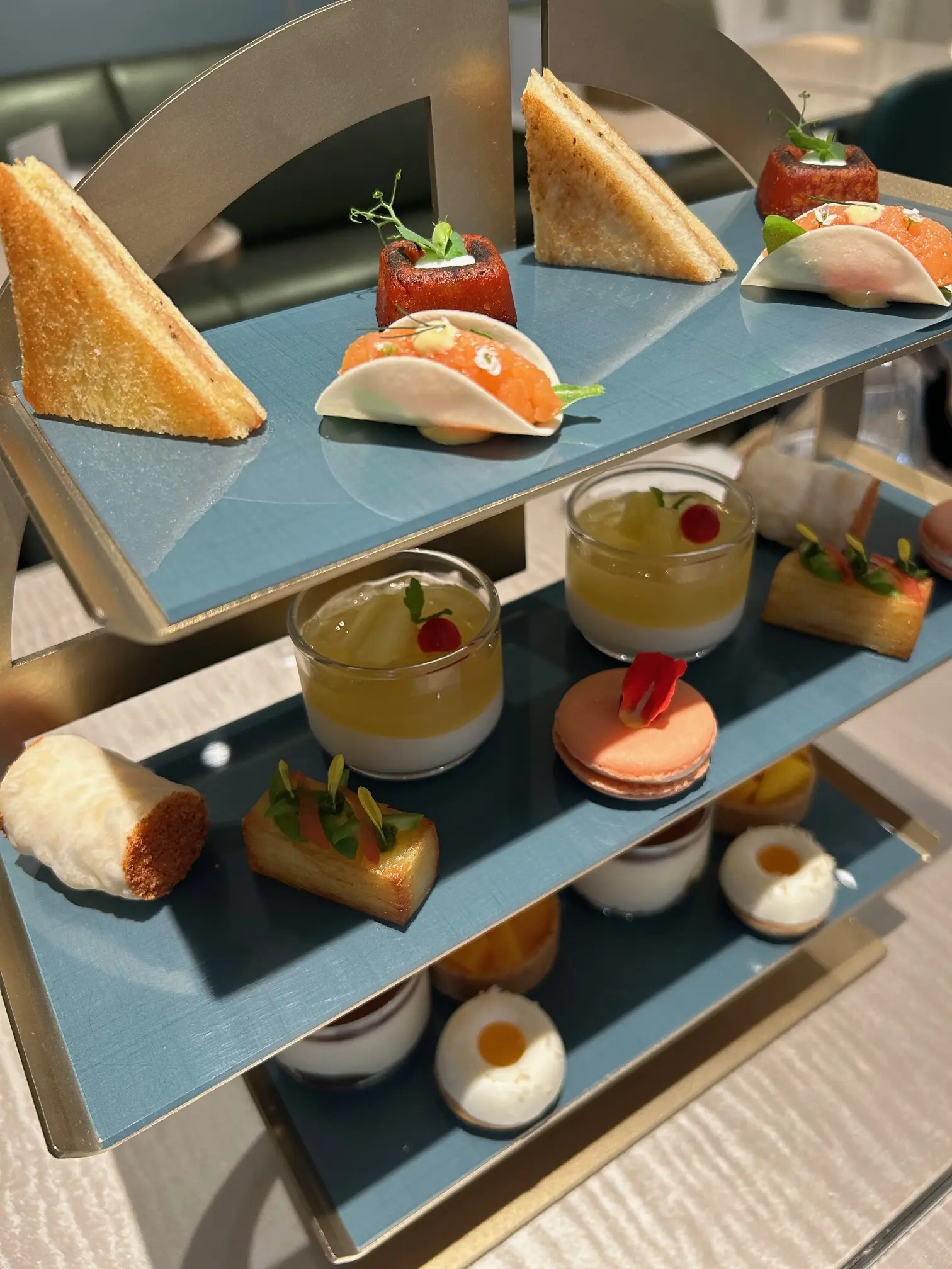 アルマーニ ／ カフェ 表参道　アフタヌーンティー