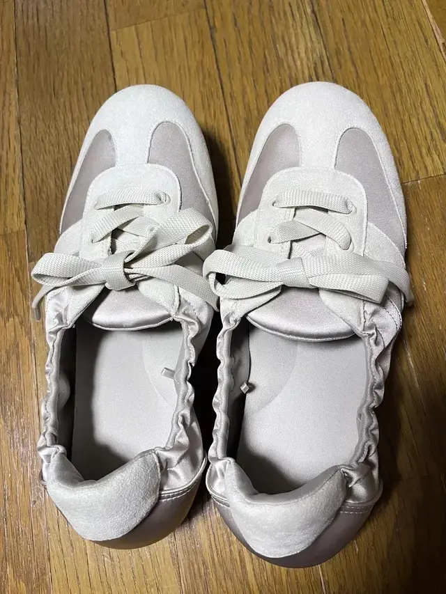 GU ギャザーバレエスニーカー