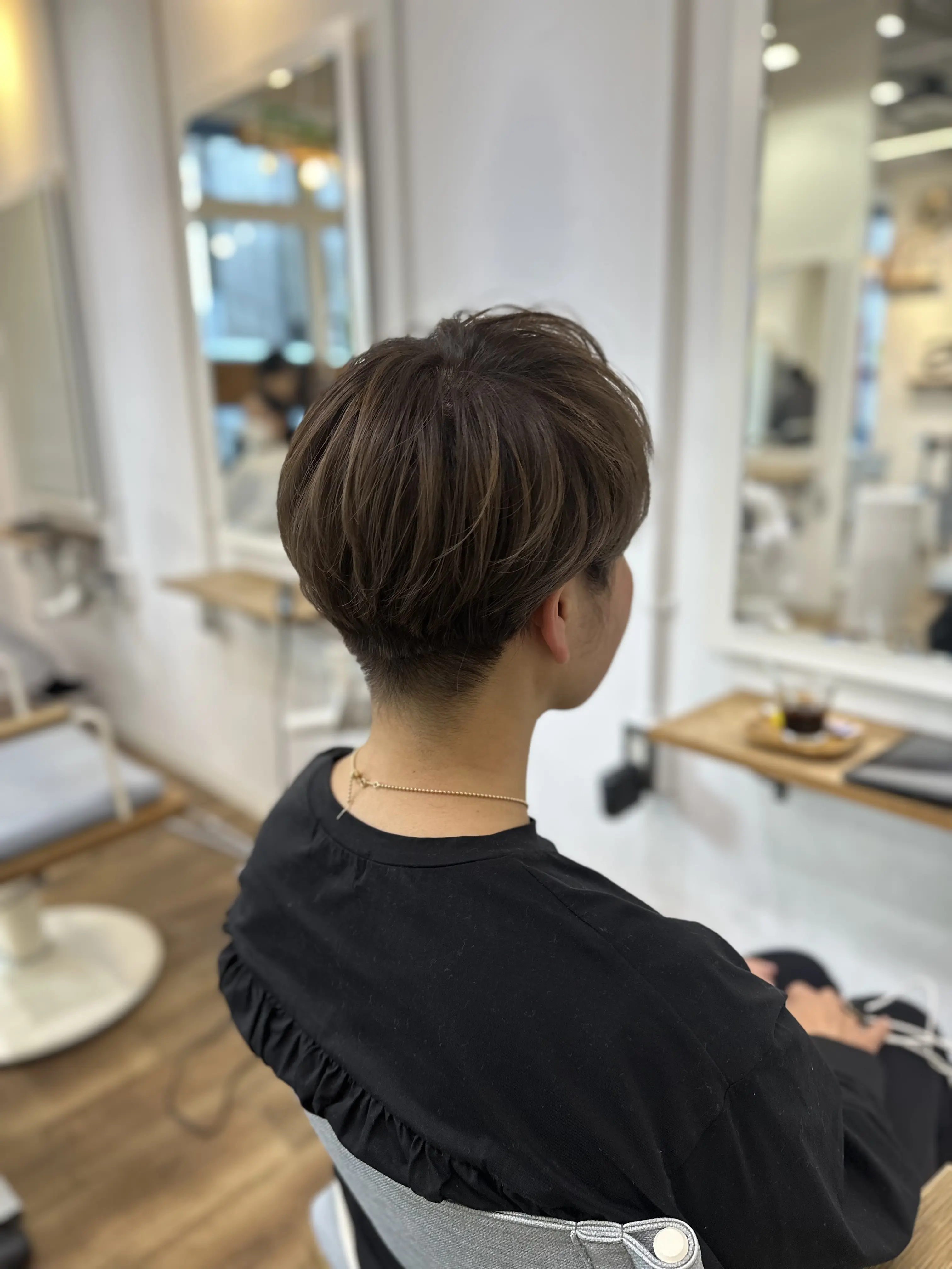 白髪は「隠す」より「デザイン」する！刈り上げショート×細密ハイライトで新年を軽やかに。_1_7-1