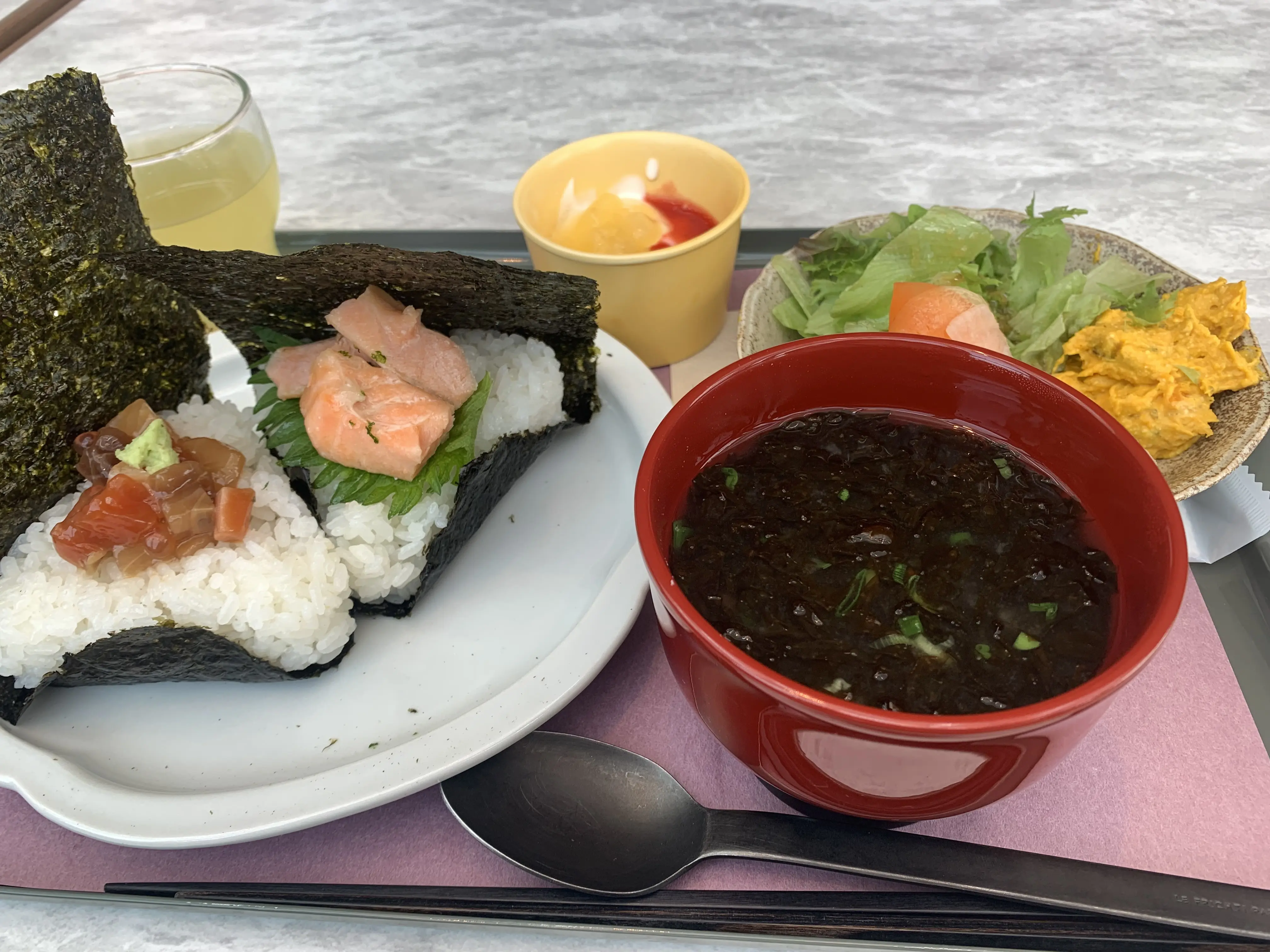 朝食のおにぎりセット