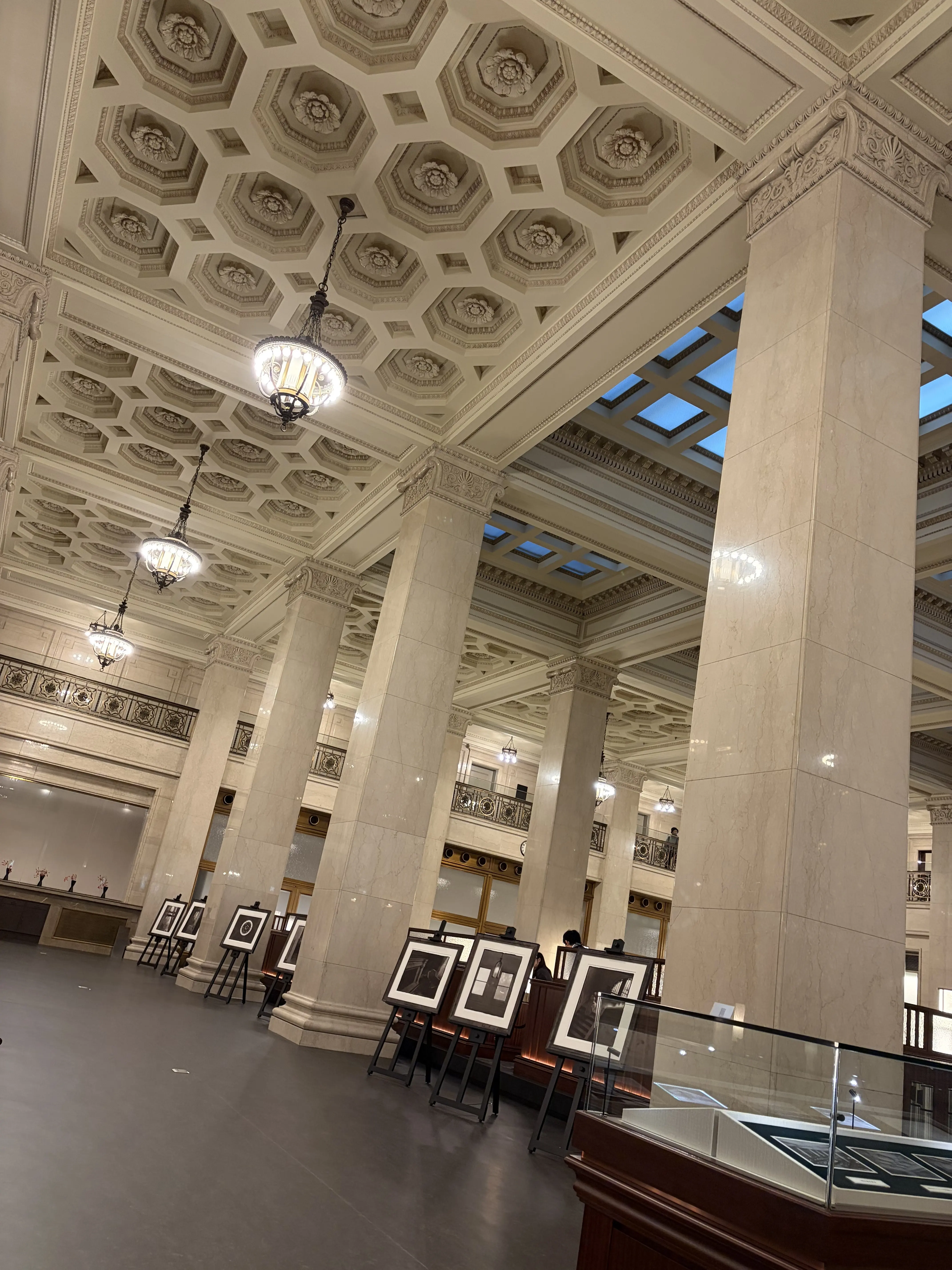 重要文化財に指定された明治安田生命館の内観