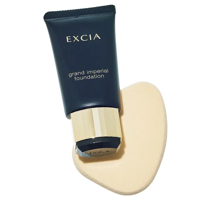 エクシア グラン インペリアル ファンデーション SPF25・PA+++ 全6色 30g 各¥22,000/アルビオン