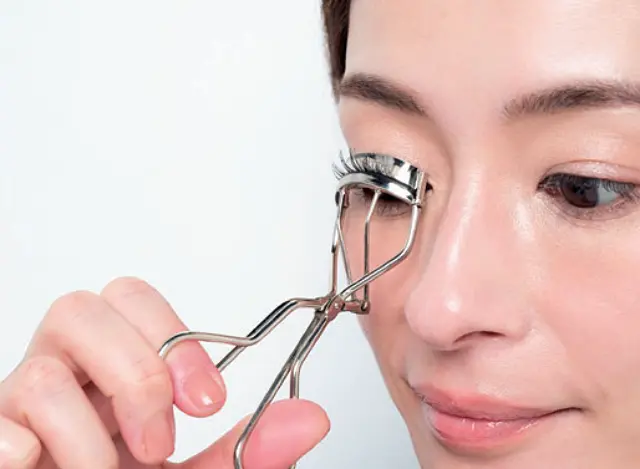 ヘアメイク　広瀬あつこ　縦幅拡大アイメイク　STEP１