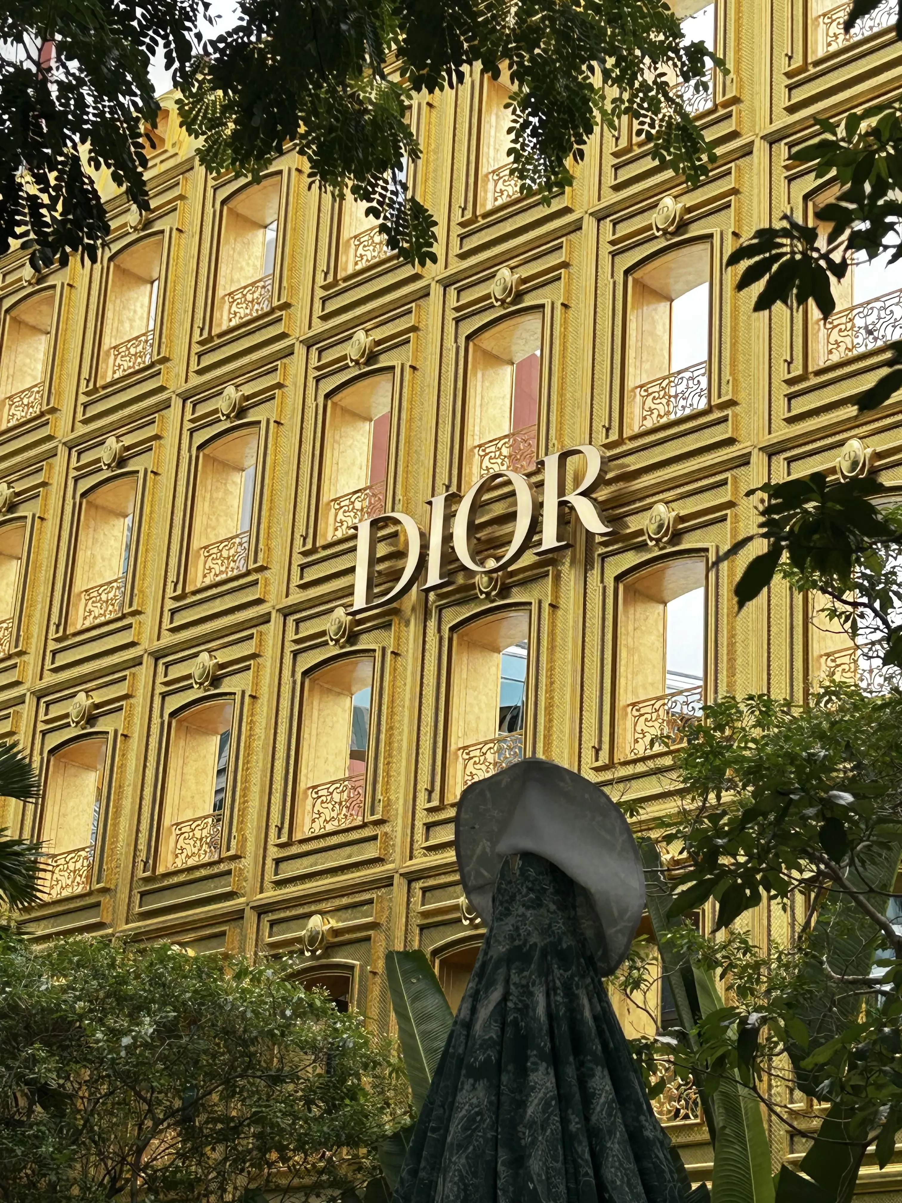 Dior Gold House Bangkok ディオール・ゴールド・ハウス バンコク
