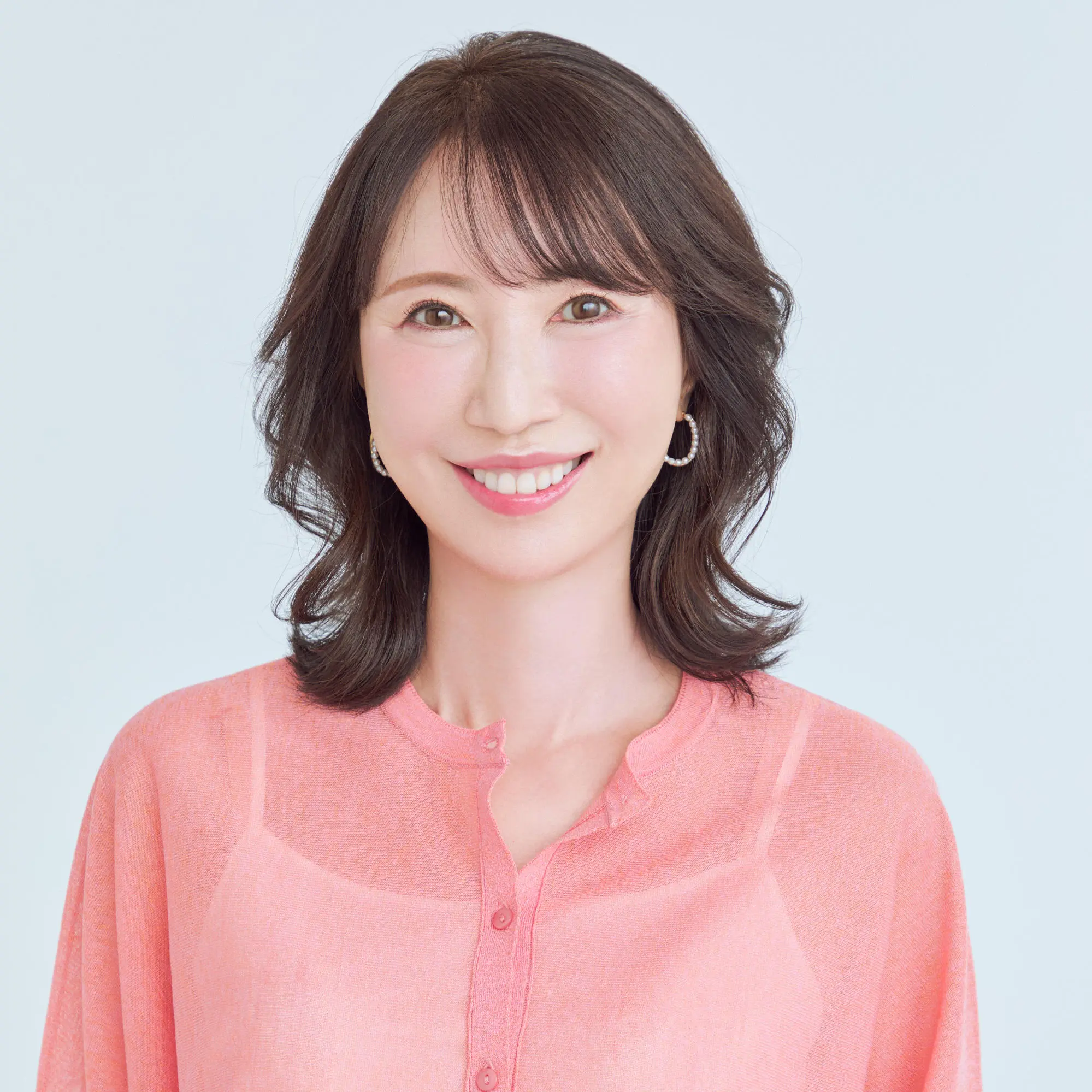 前から見たミディアムヘアスタイル