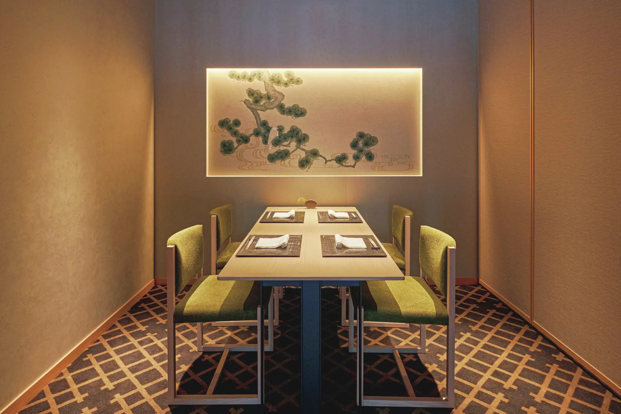 銀座新しい魅力を堪能。都会の日本リゾート『ふふ 東京 銀座』開業　日本料理「銀座がゆう」は、全席個室のプラ イバシーに配慮した空間。10階と11階に宿泊 するゲストは、レストラン食か部屋食を選択で きる