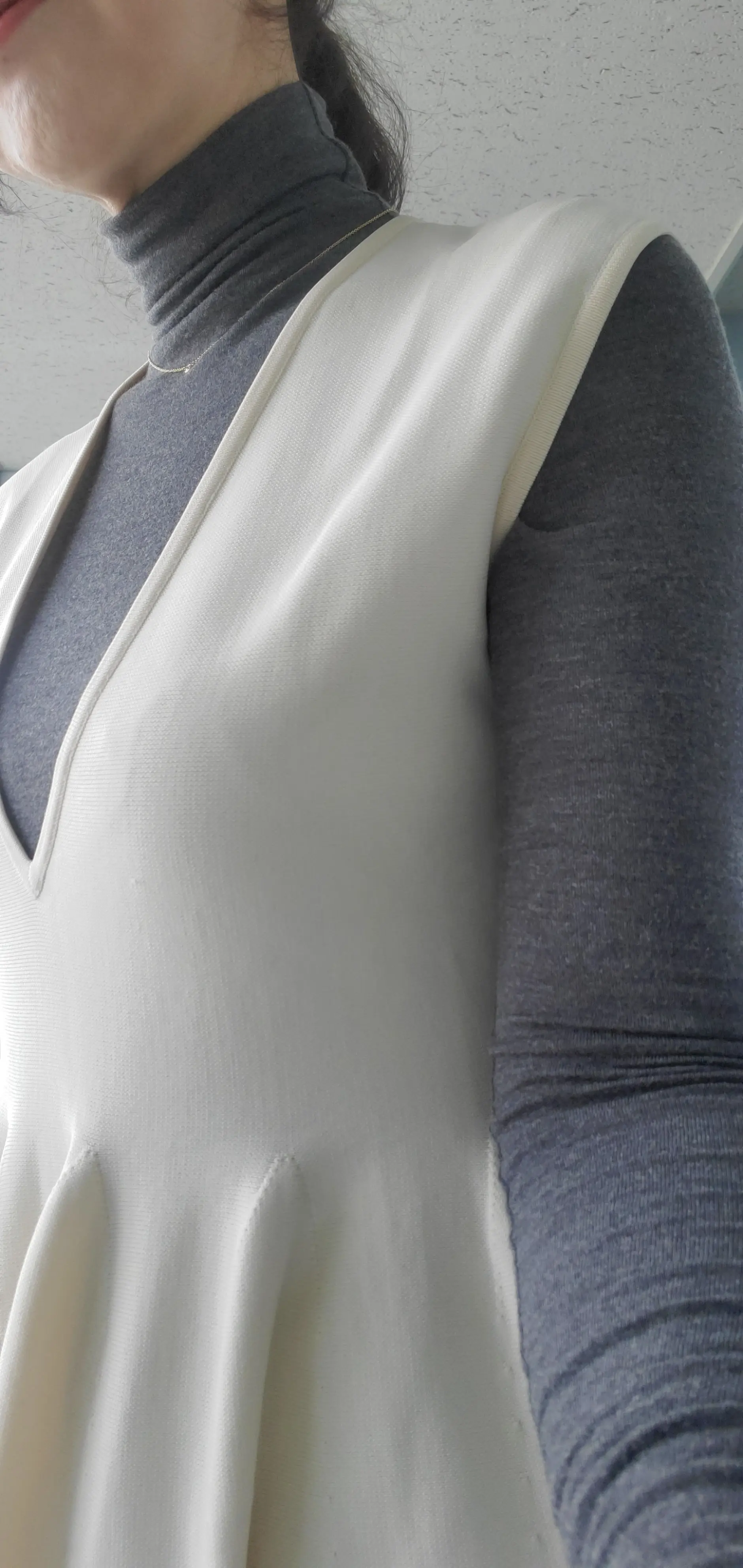 オフィスからの会食には、リラクシーでスタイル美なニットワンピースが心強い味方に_1_8-1