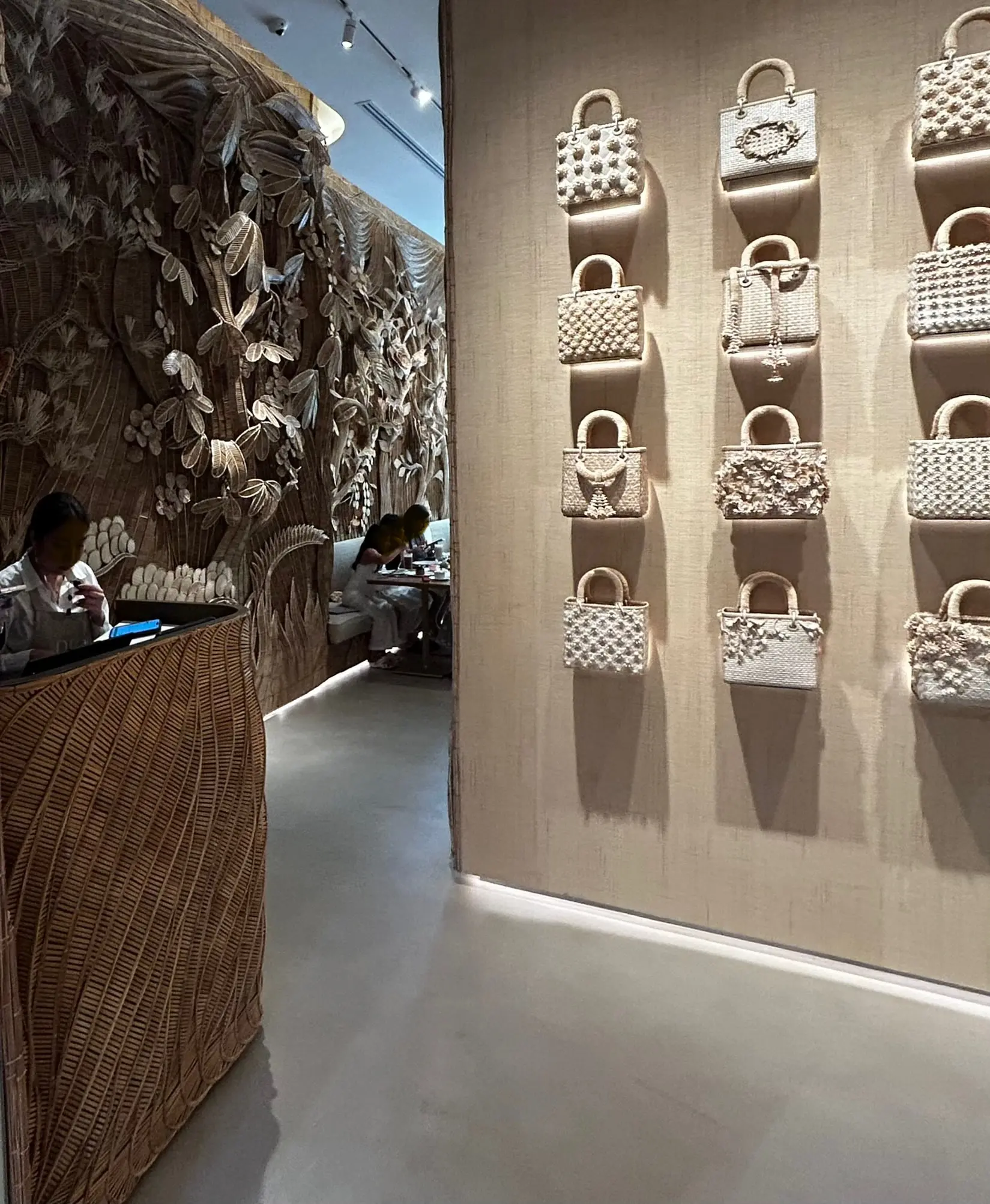 Dior Gold House Bangkok  ディオール・ゴールド・ハウス　バンコク
