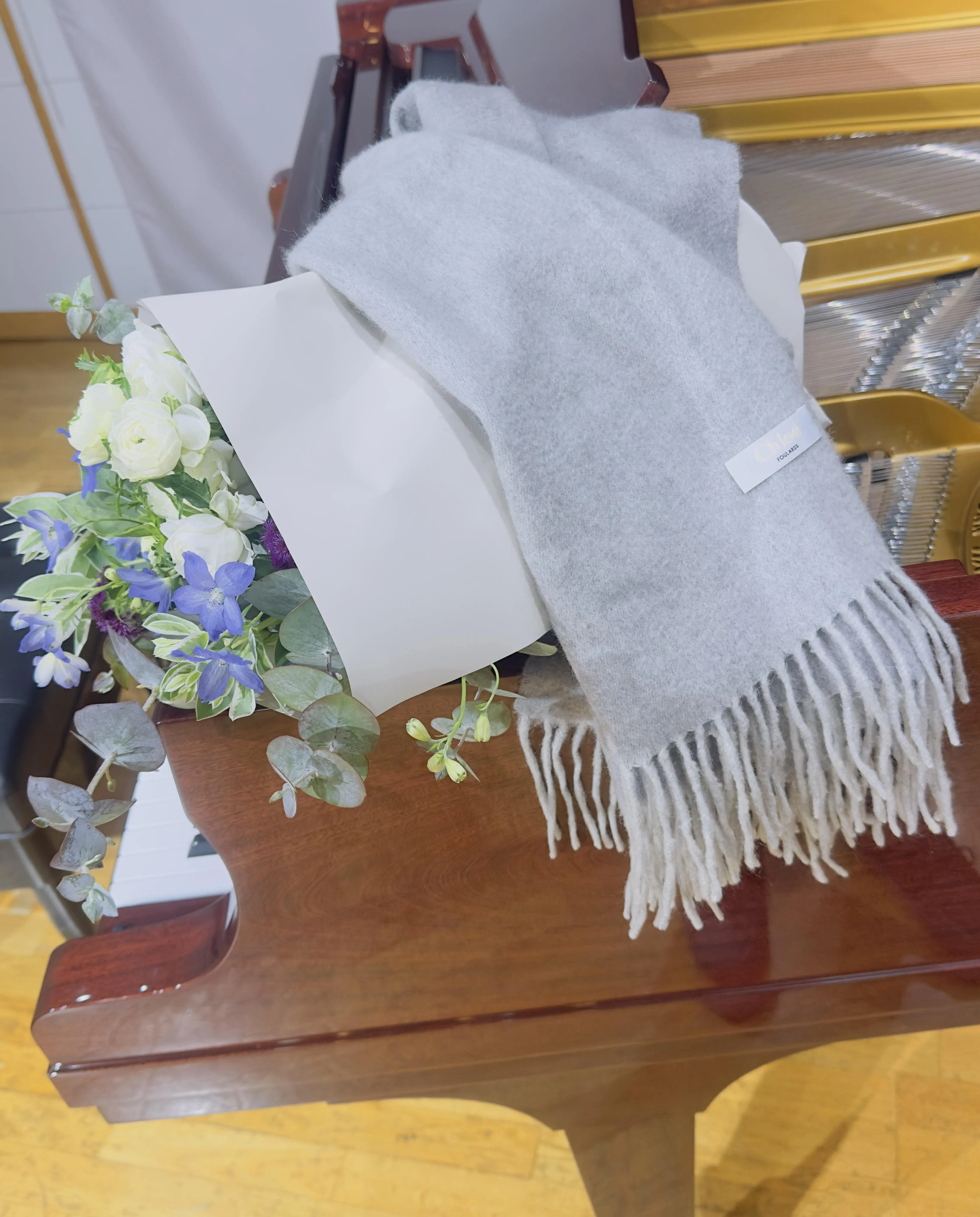 エクラ華組　山口理江さん　ストール　クロエ　グレー