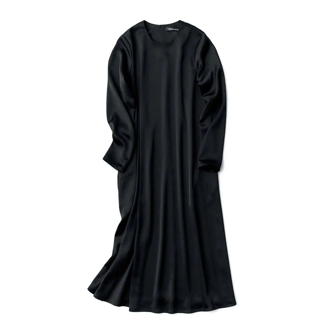 着る人の個性を引き立てる ミニマルなシルエット