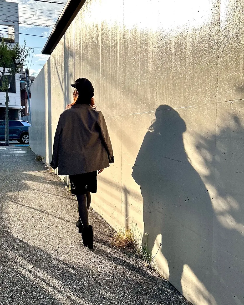 無印良品のブラウンジャケットに赤いバッグを効かせて♪_1_8