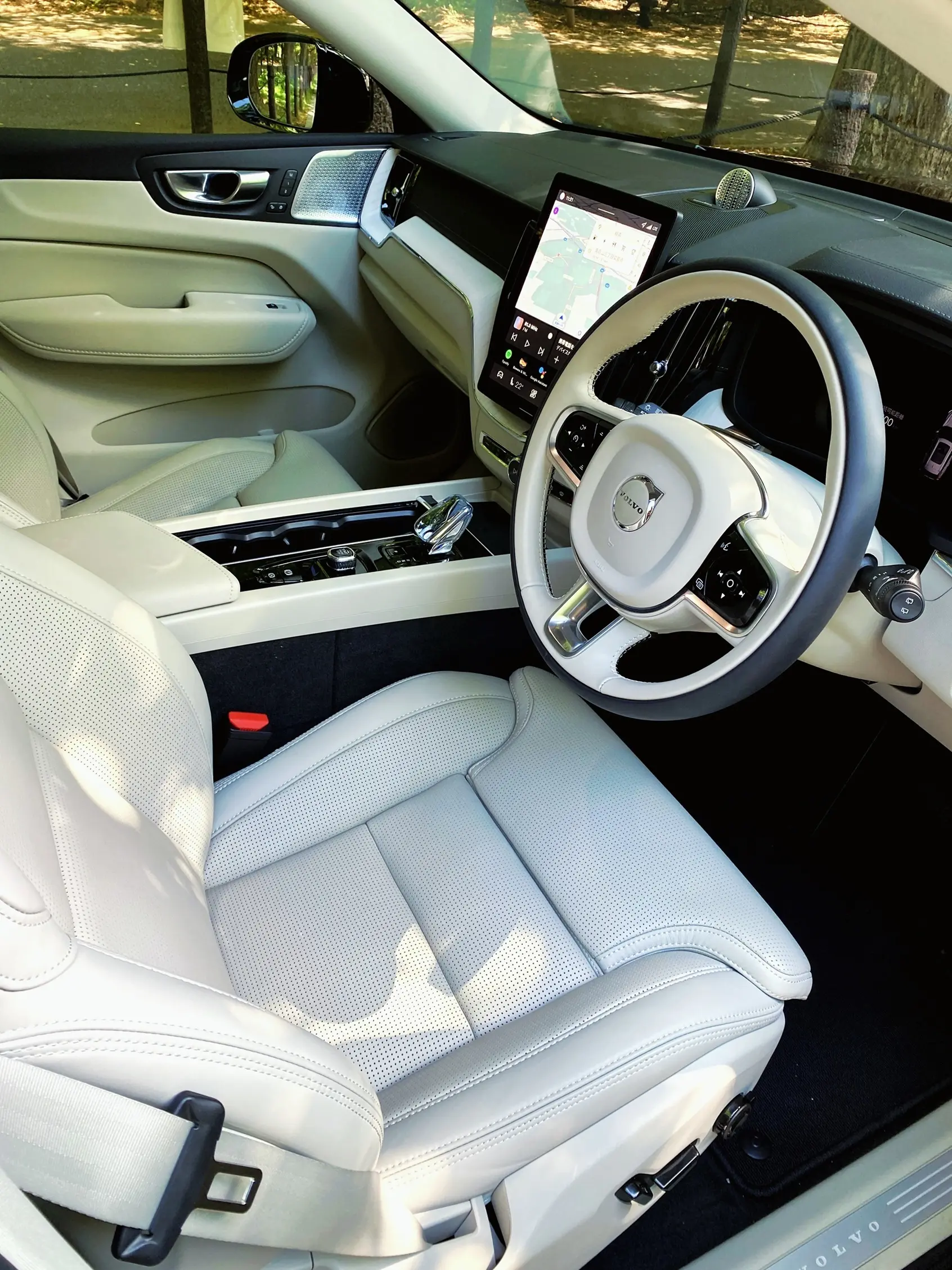 ボルボ　XC60 Ultra T6 Plug-in hybrid　運転席 プラグインハイブリッドモデル マダムの“ぐっとくるクルマ”試乗 Webエクラ