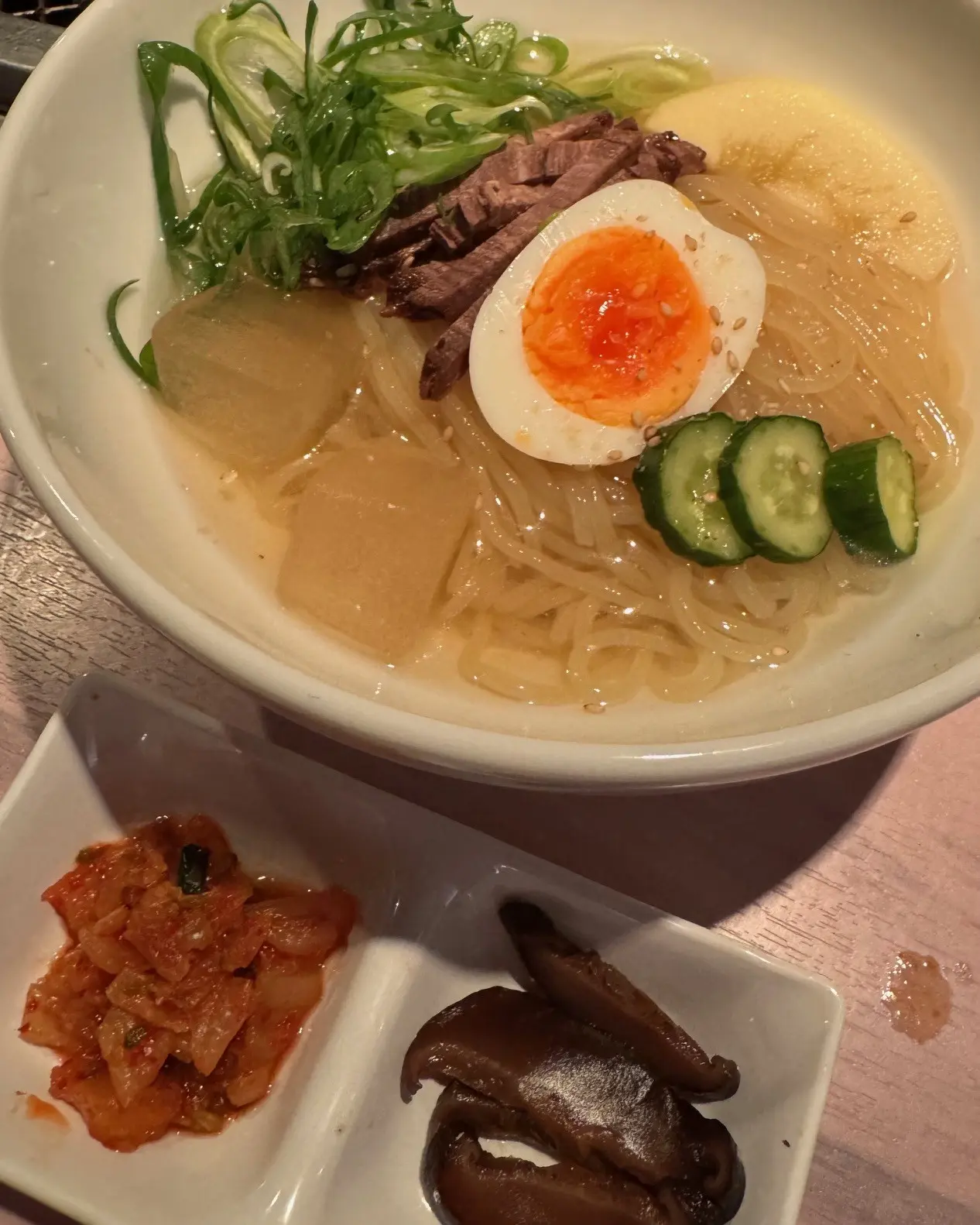 赤をポイントに、品よく。ドライブの日の大人のムートンコート着回し【３日目】_1_4-2