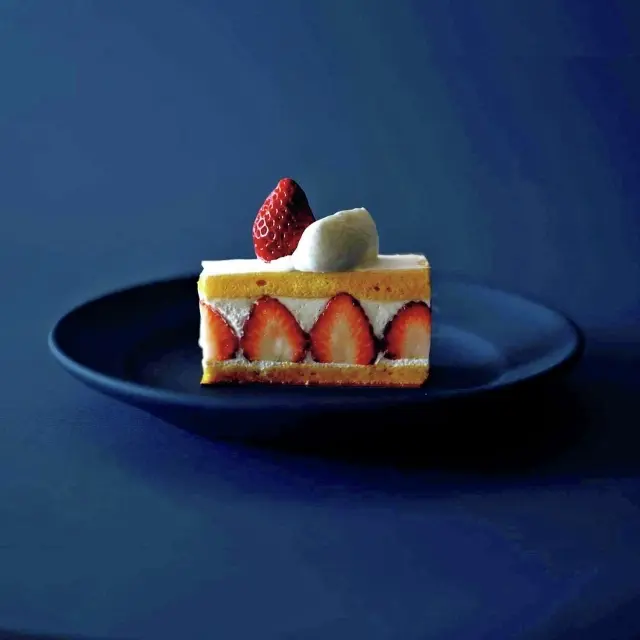 埼玉産・幻の完熟いちご「あまりん」のおいしさに感動したシェフがいちごの味を引き出すために作ったショートケーキ。￥1,080