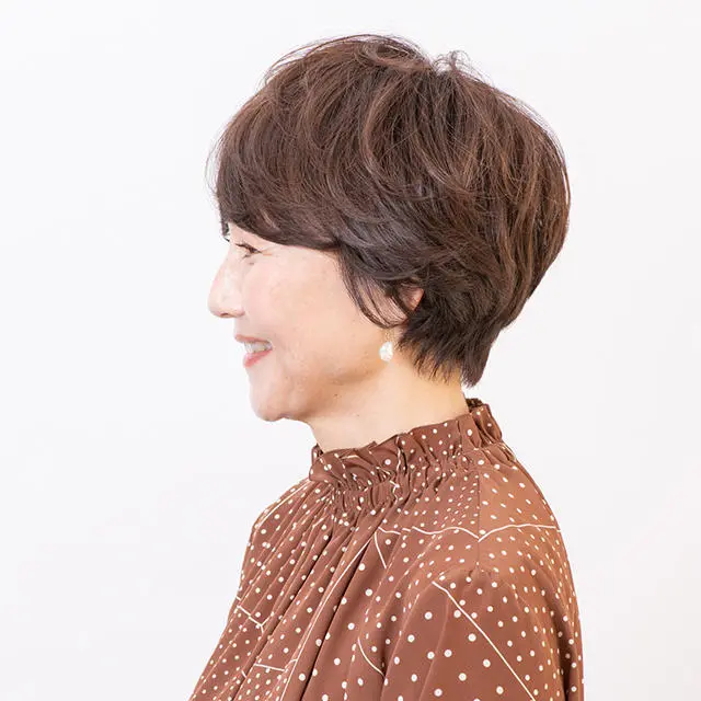 横から見たショートヘアスタイル