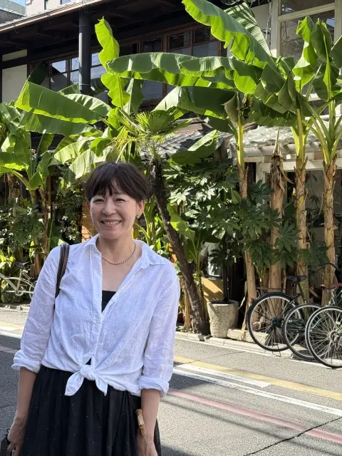 「ユニクロの白シャツで楽しむ、京都カフェ時間」_1_1