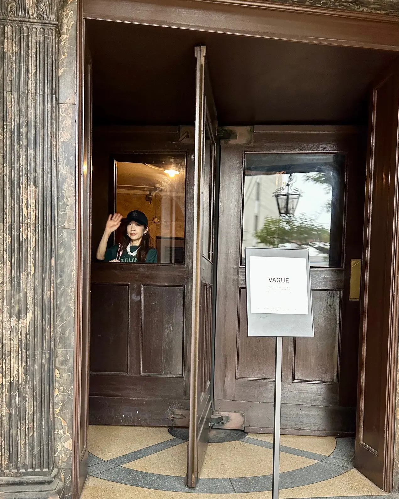神戸らしいレトロなビルでアートに包まれたランチタイム_1_17