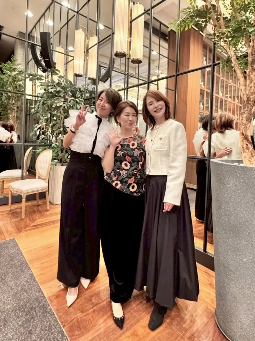 黒×刺繍ブラウスで éclat主催のパーティ「ソワレ・ドゥ・エクラ」へ_1_10-1