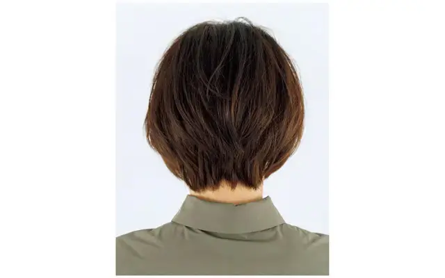【50代髪型・ヘアスタイル】重さと丸みをキープした“こなれショート”