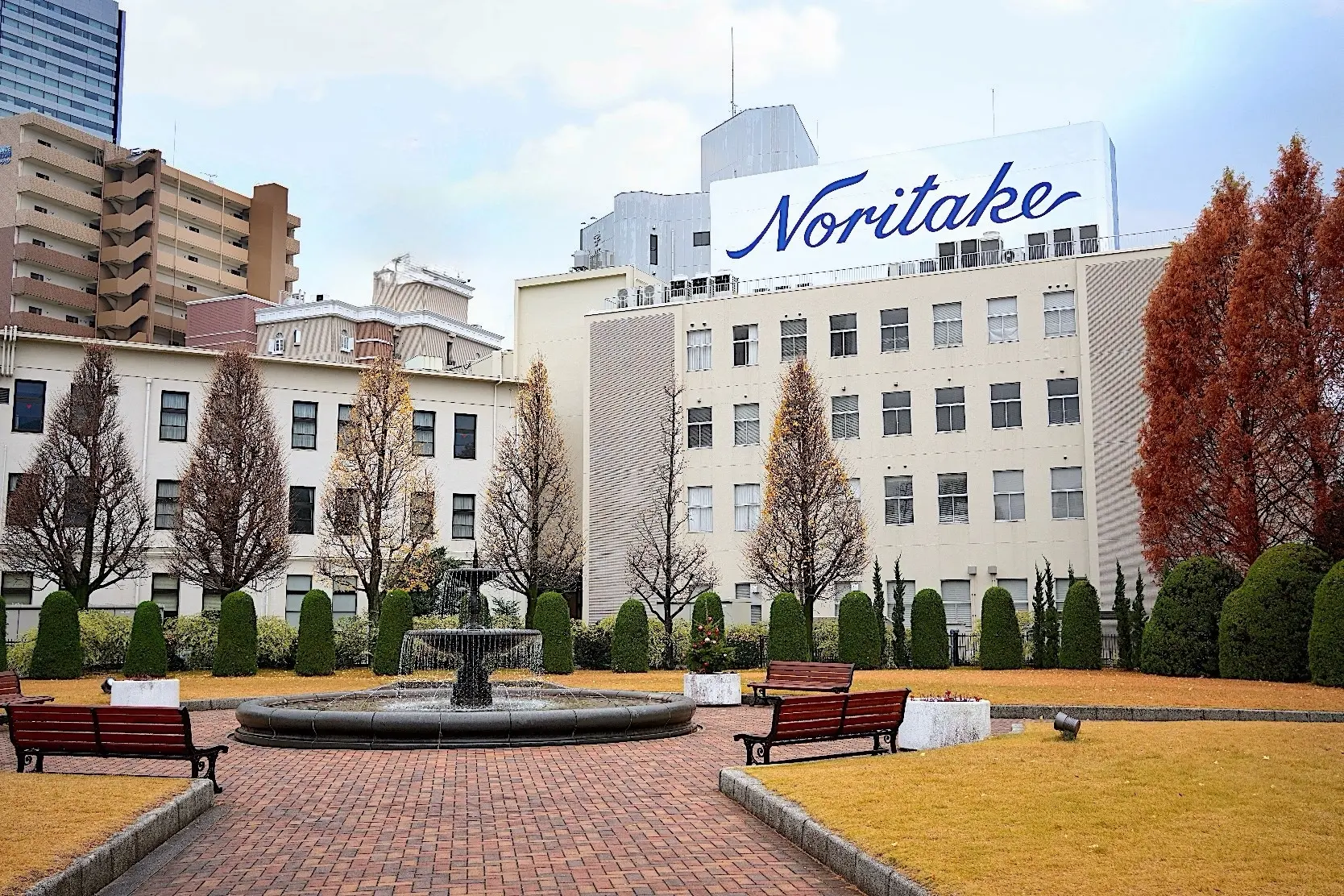 陶磁器で知られるノリタケの本社です