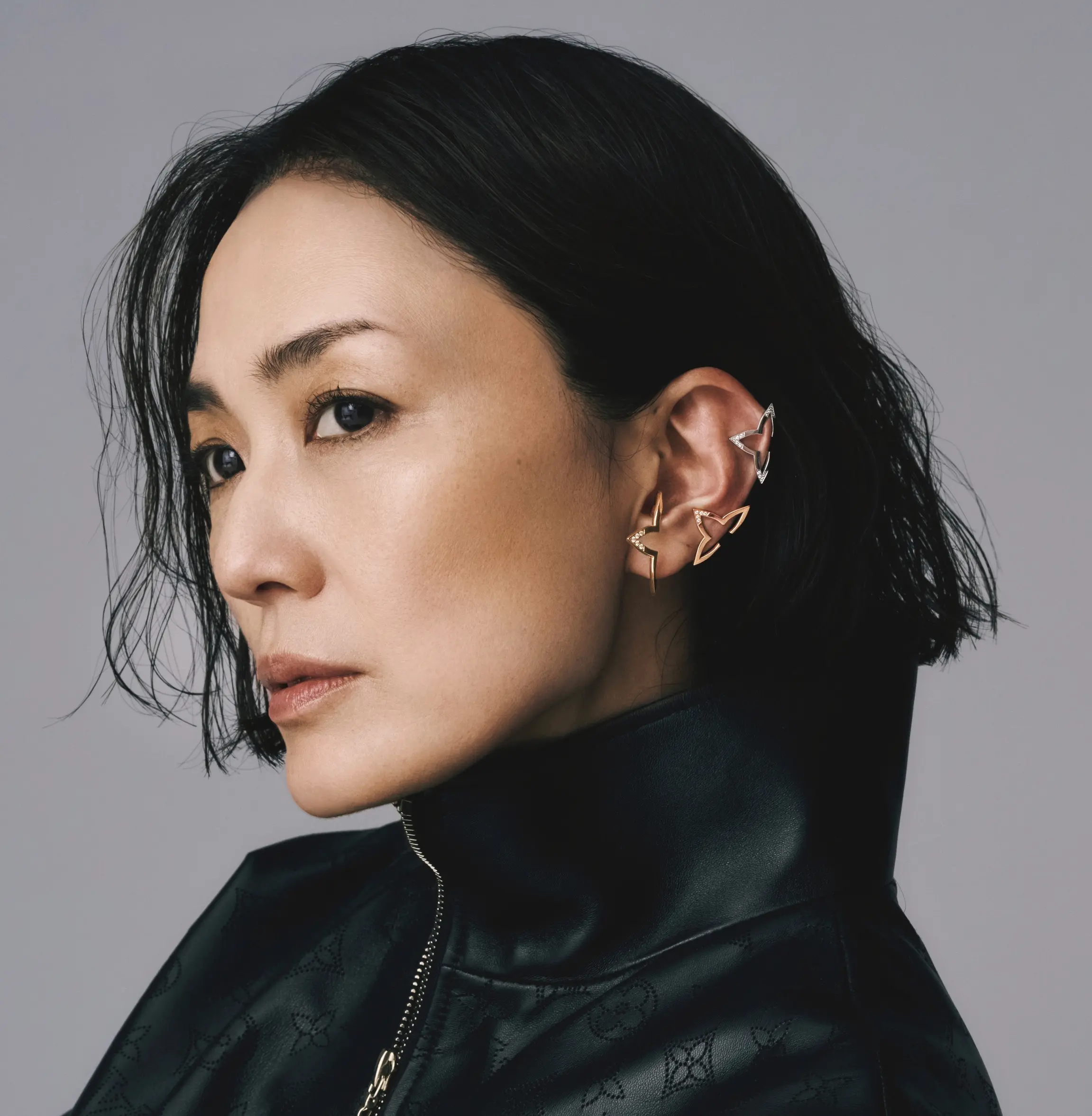 シンプルブラックで楽しむモチーフジュエリー　ルイ･ヴィトン　板谷由夏